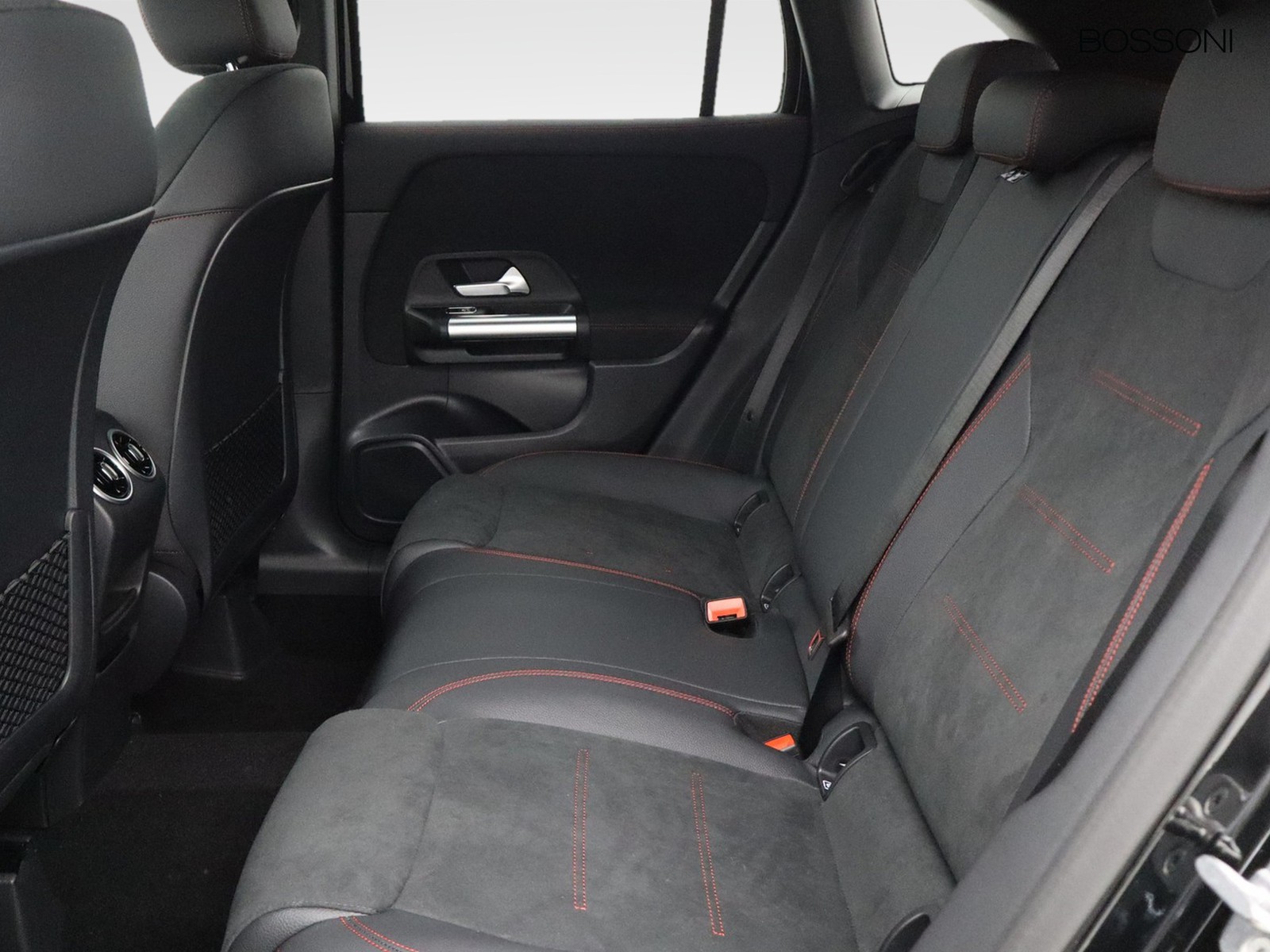 8 - Mercedes GLA 200 d amg line extra 8g-dct