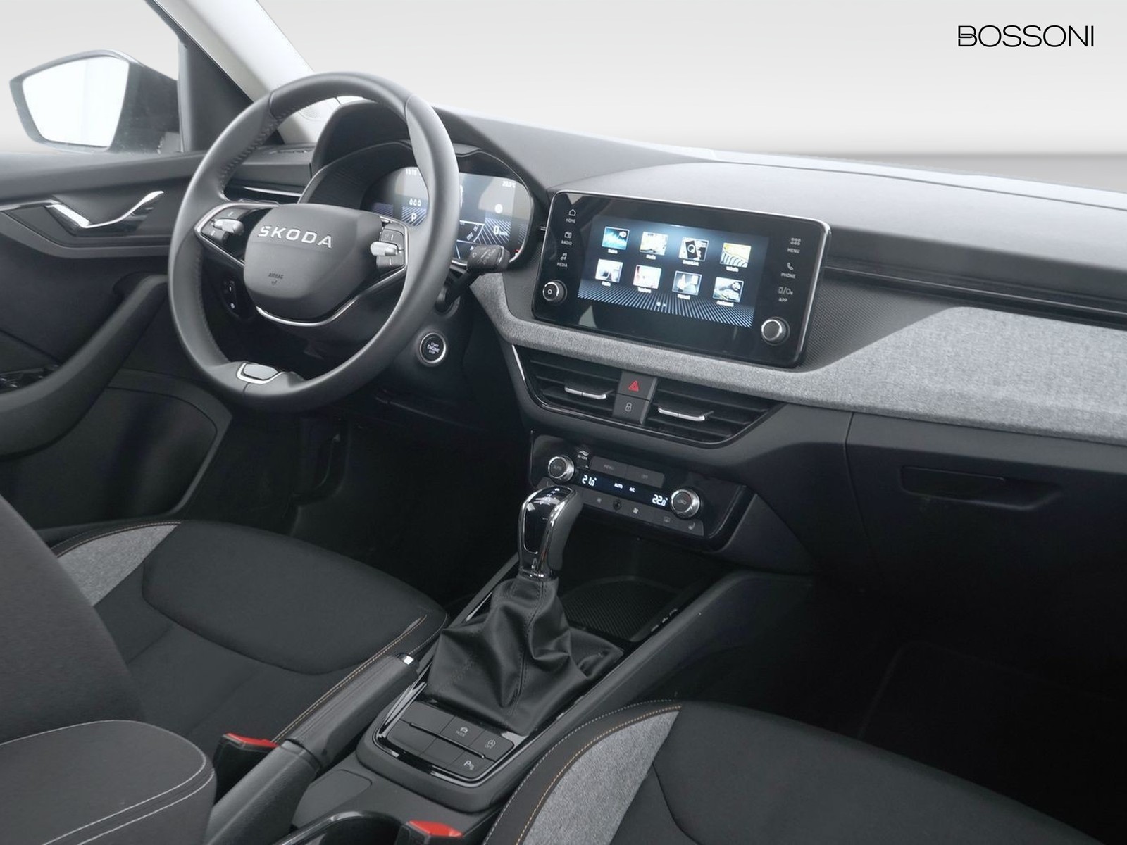 6 - Skoda Kamiq 1.0 tsi 115cv black dots dsg