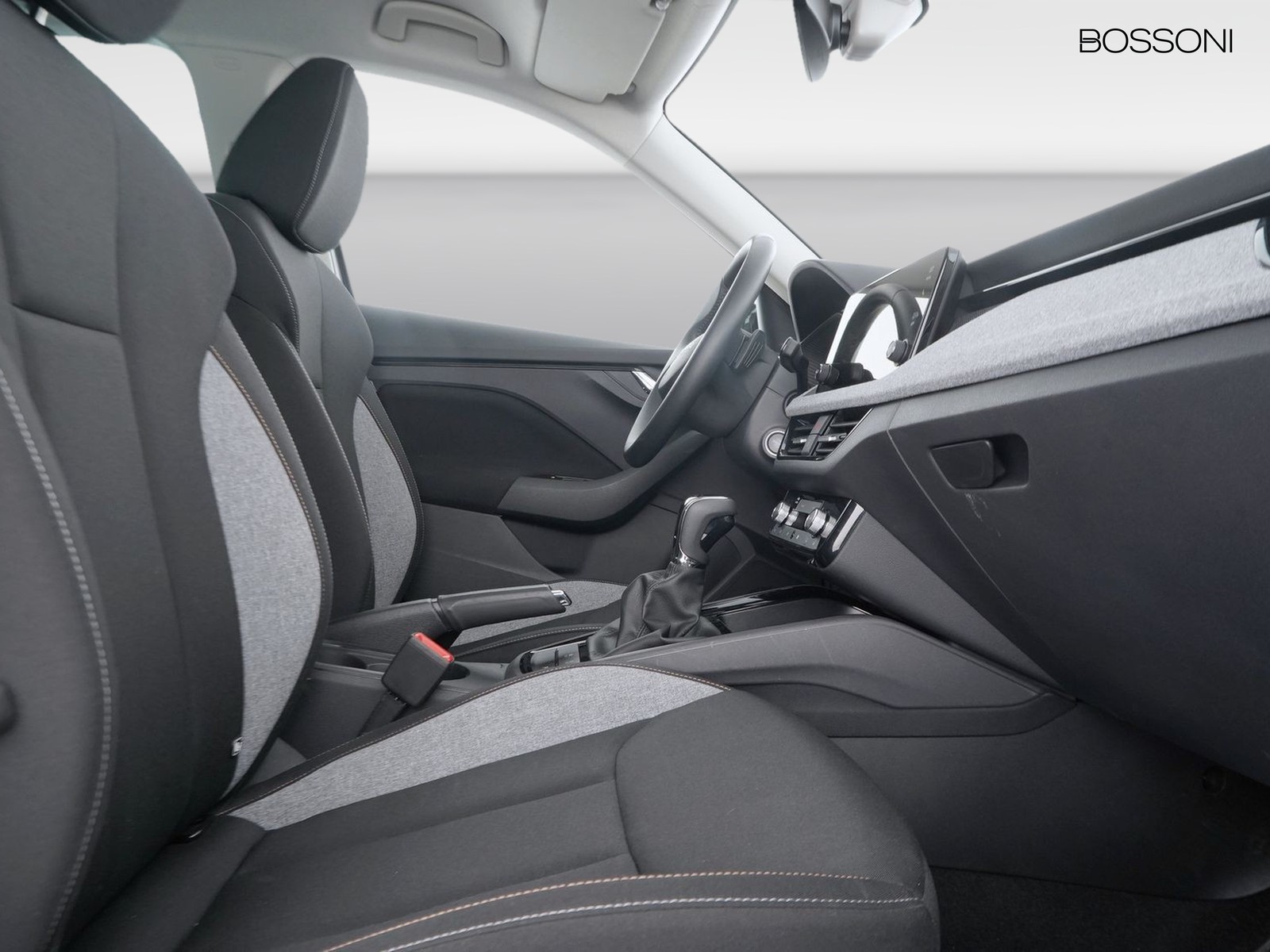8 - Skoda Kamiq 1.0 tsi 115cv black dots dsg