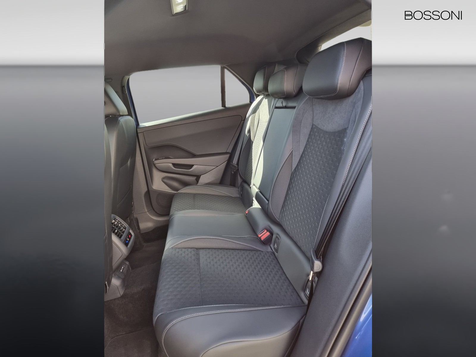 10 - Volkswagen T-Roc 1.5 etsi act 150cv r-line dsg