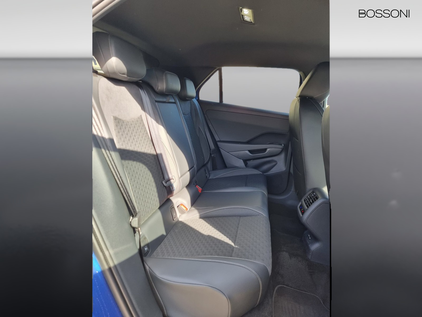 14 - Volkswagen T-Roc 1.5 etsi act 150cv r-line dsg