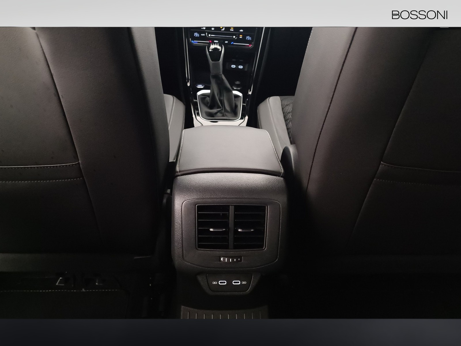 18 - Volkswagen T-Roc 1.0 tsi 110cv r line