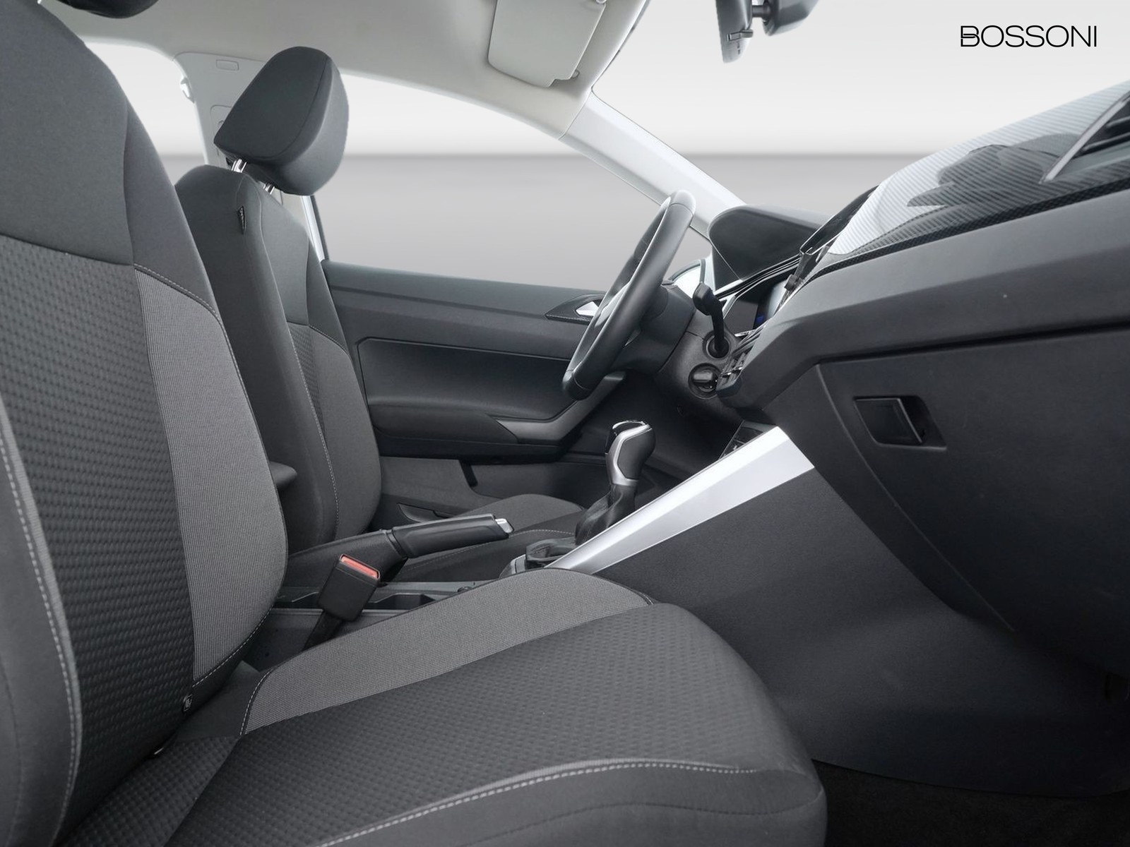 8 - Volkswagen Polo 1.0 tsi 95cv life