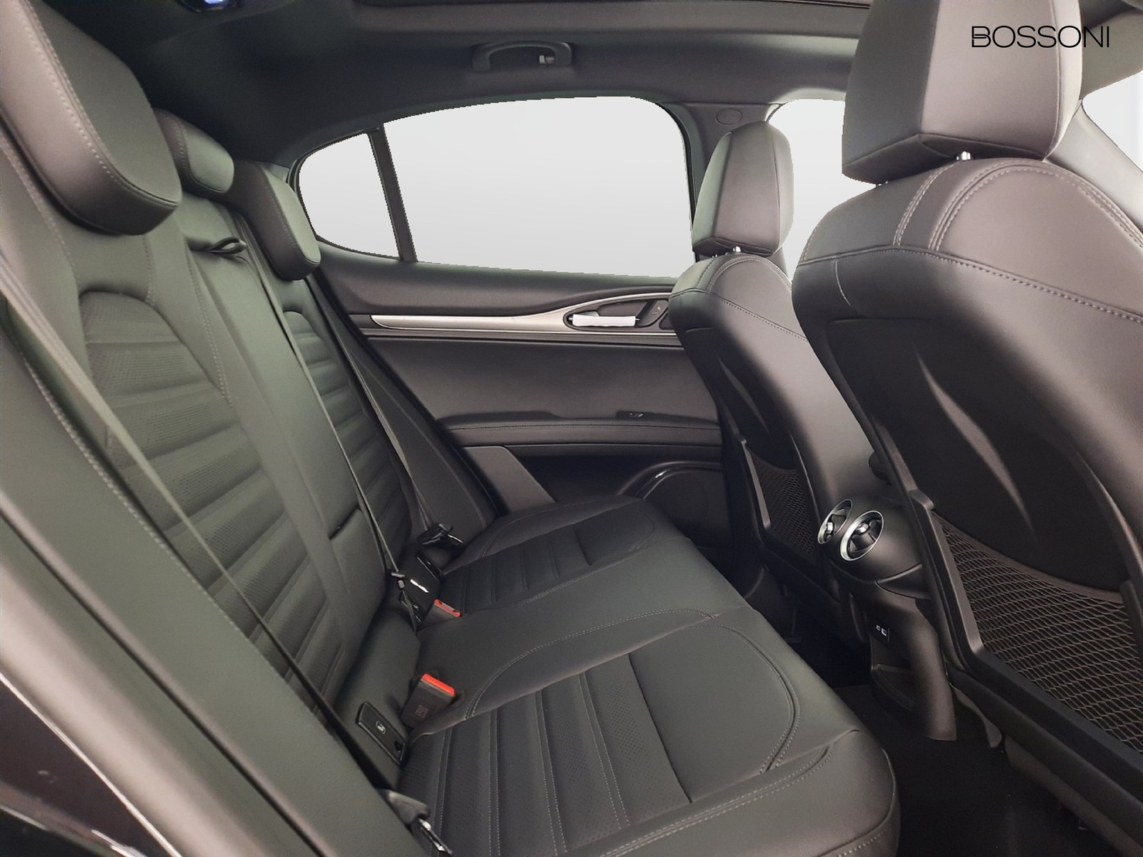 9 - Alfa Romeo Stelvio 2.2 turbo 210cv veloce q4 at8