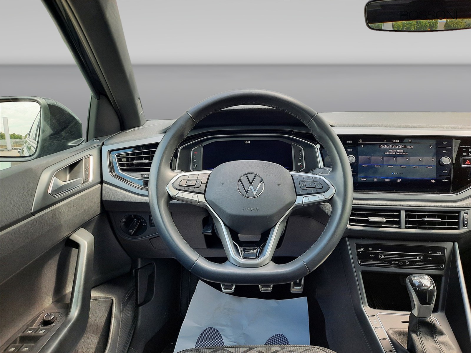 8 - Volkswagen Taigo 1.0 tsi 115cv r-line