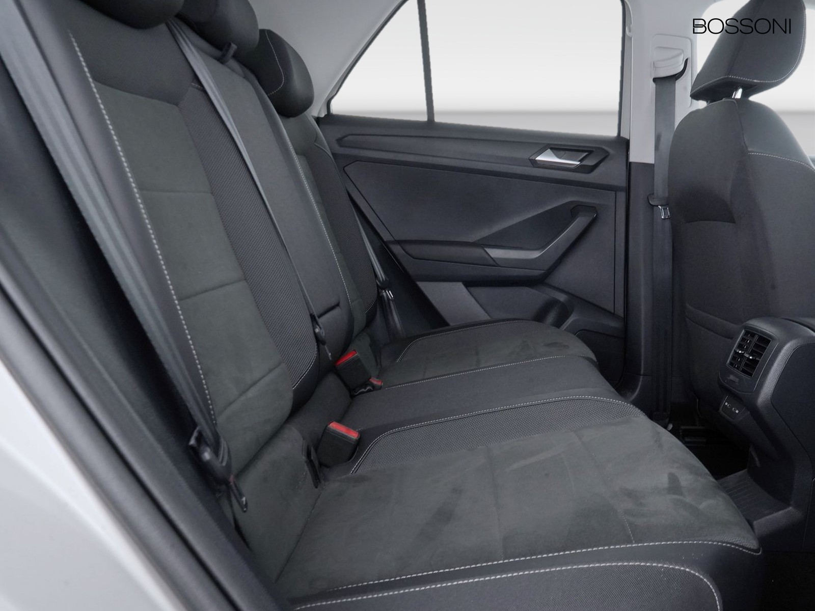 9 - Volkswagen T-Roc 1.5 tsi act style dsg