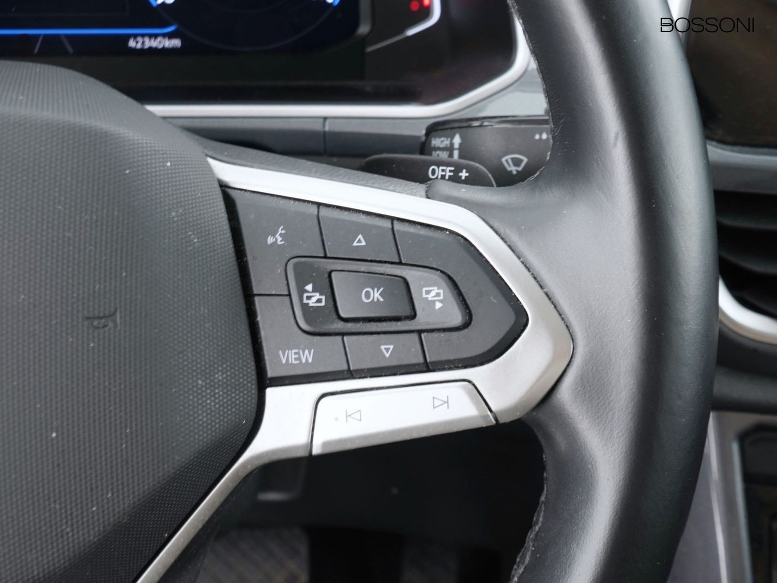 26 - Volkswagen T-Roc 1.5 tsi act style dsg