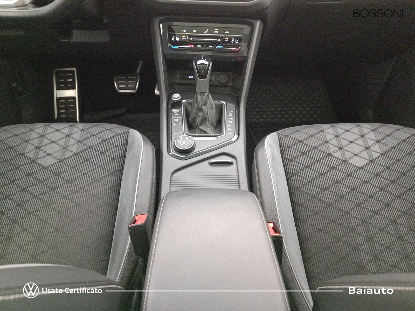 14 - Volkswagen Tiguan 2.0 tdi scr 200cv r line 4motion dsg