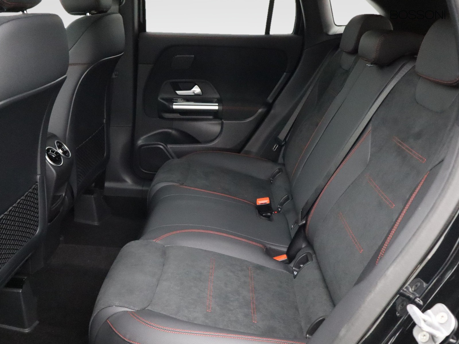 8 - Mercedes GLA 200 d amg line premium 4matic 8g-dct