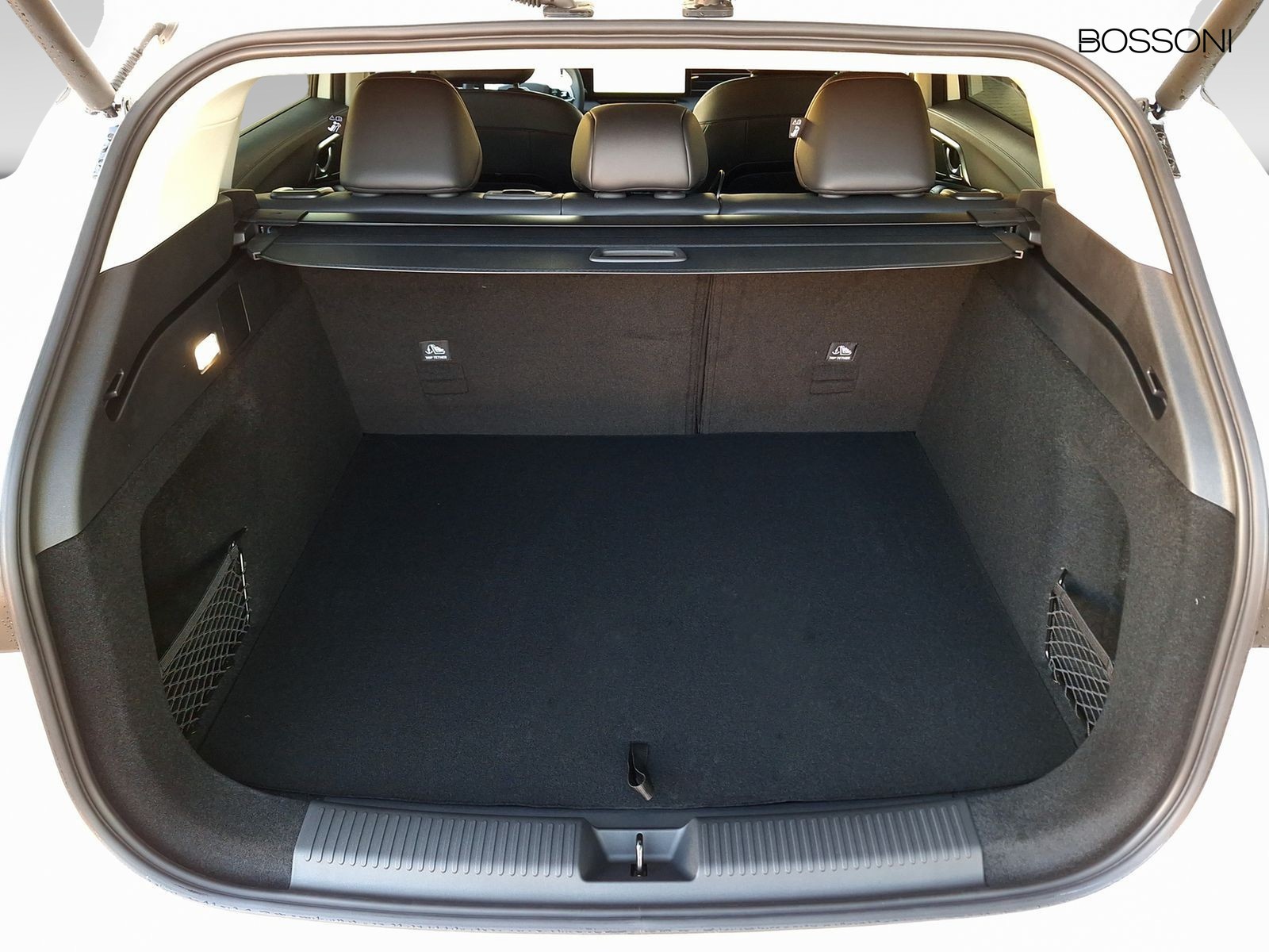 6 - Mg HS 1.5 phev luxury auto