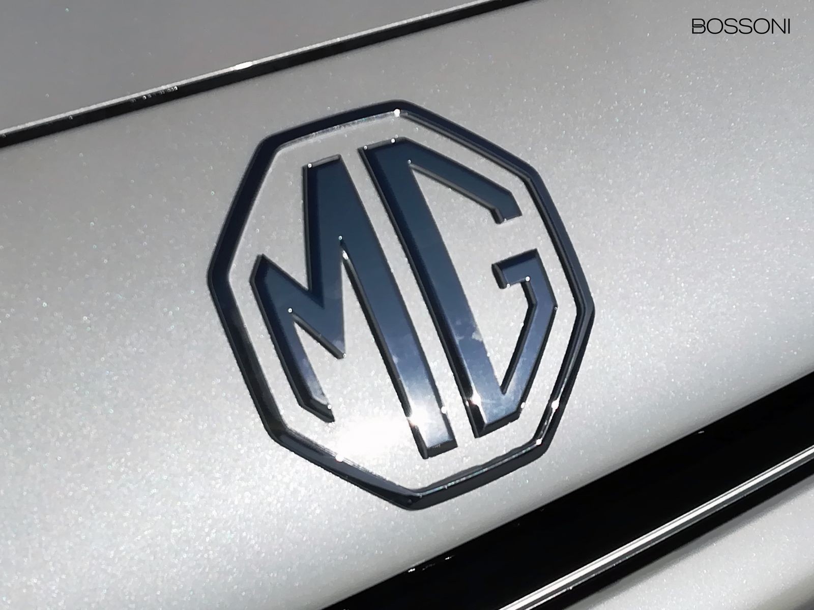 24 - Mg HS 1.5 phev luxury auto