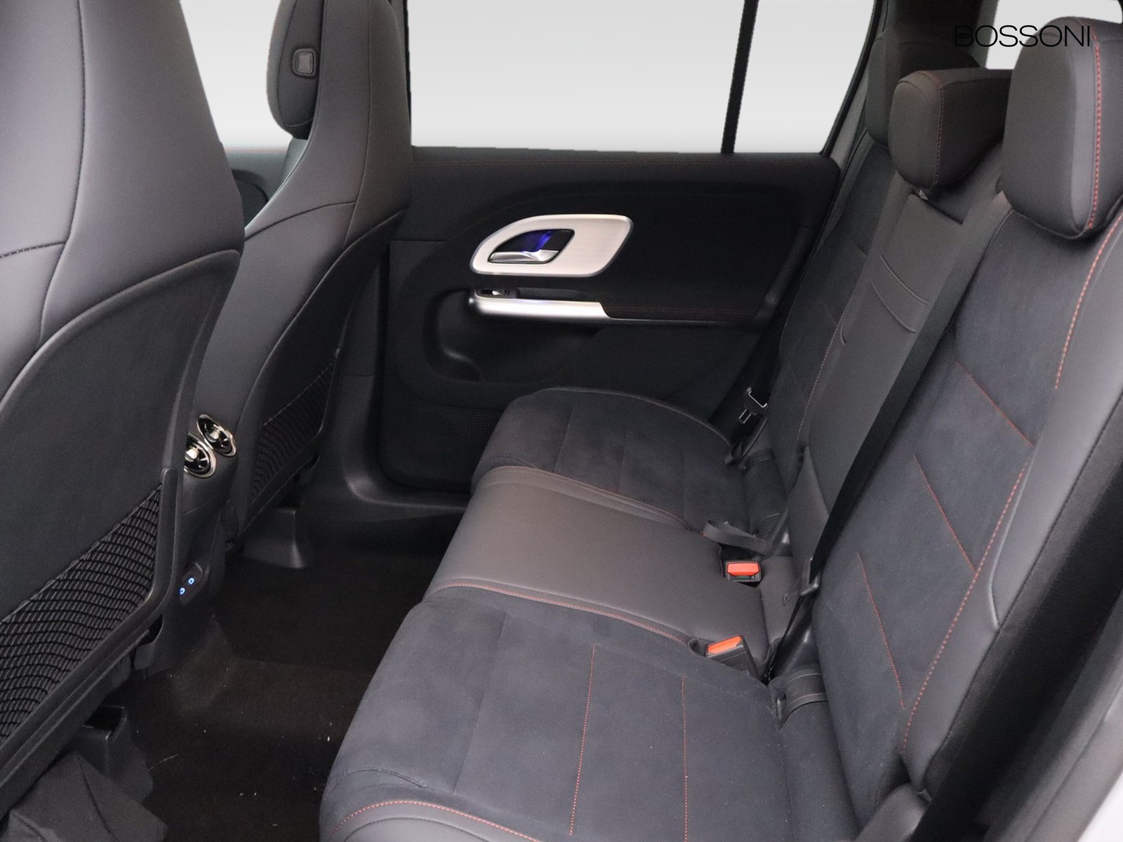 8 - Mercedes GLB 200 premium 4matic 8g-edct