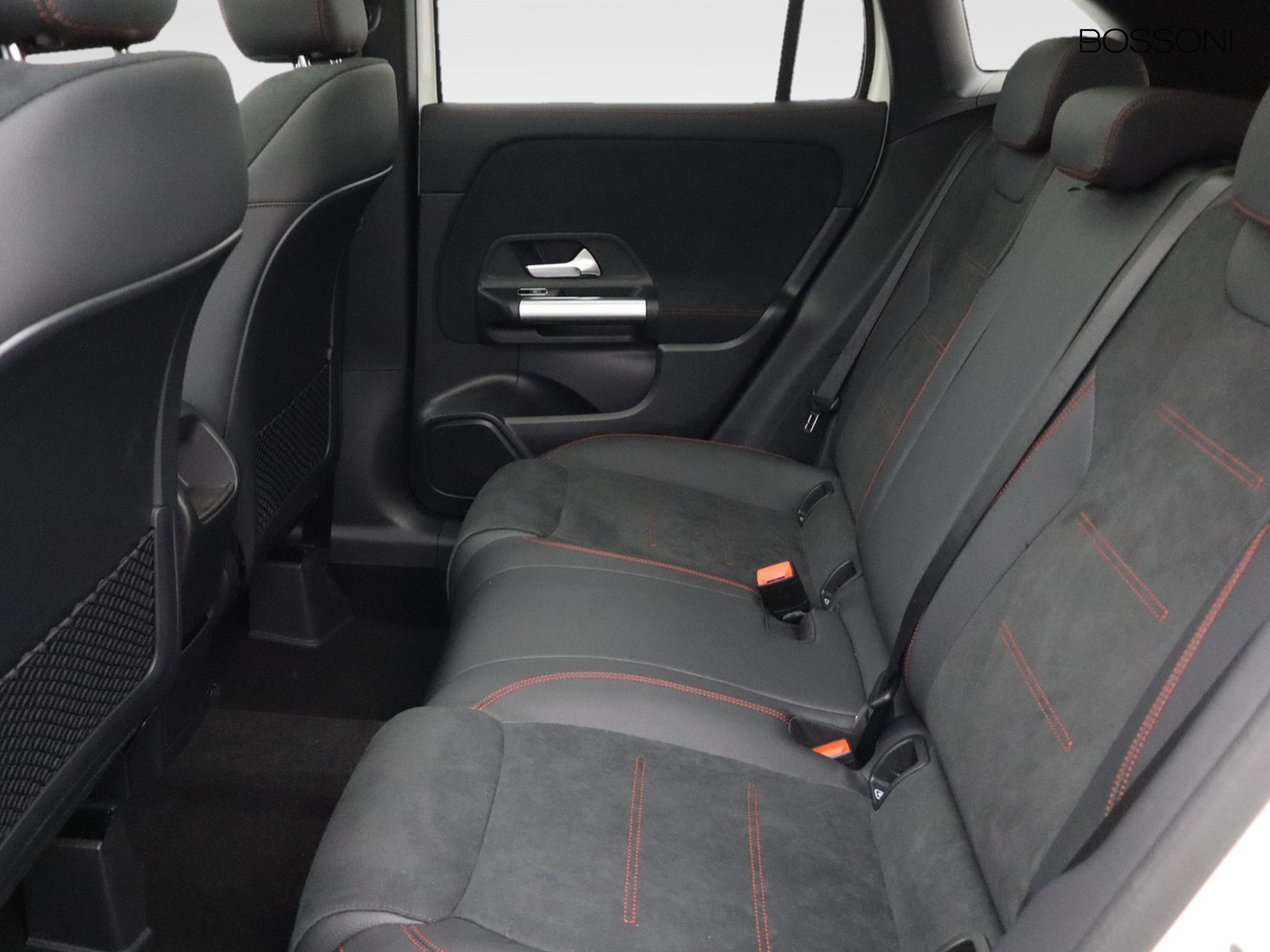 8 - Mercedes GLA 200 d amg line extra 8g-dct