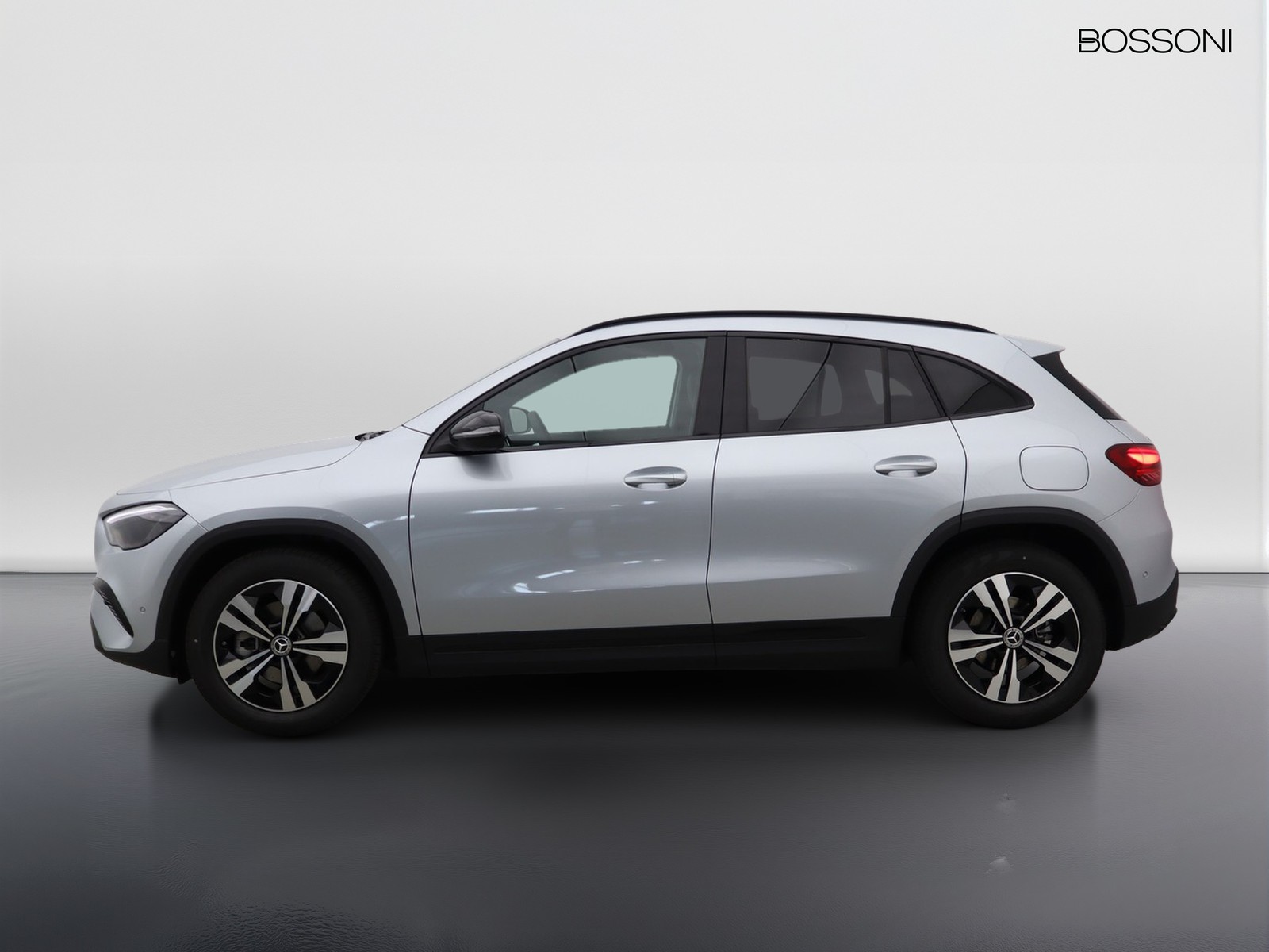 3 - Mercedes GLA 200 d progressive extra 8g-dct