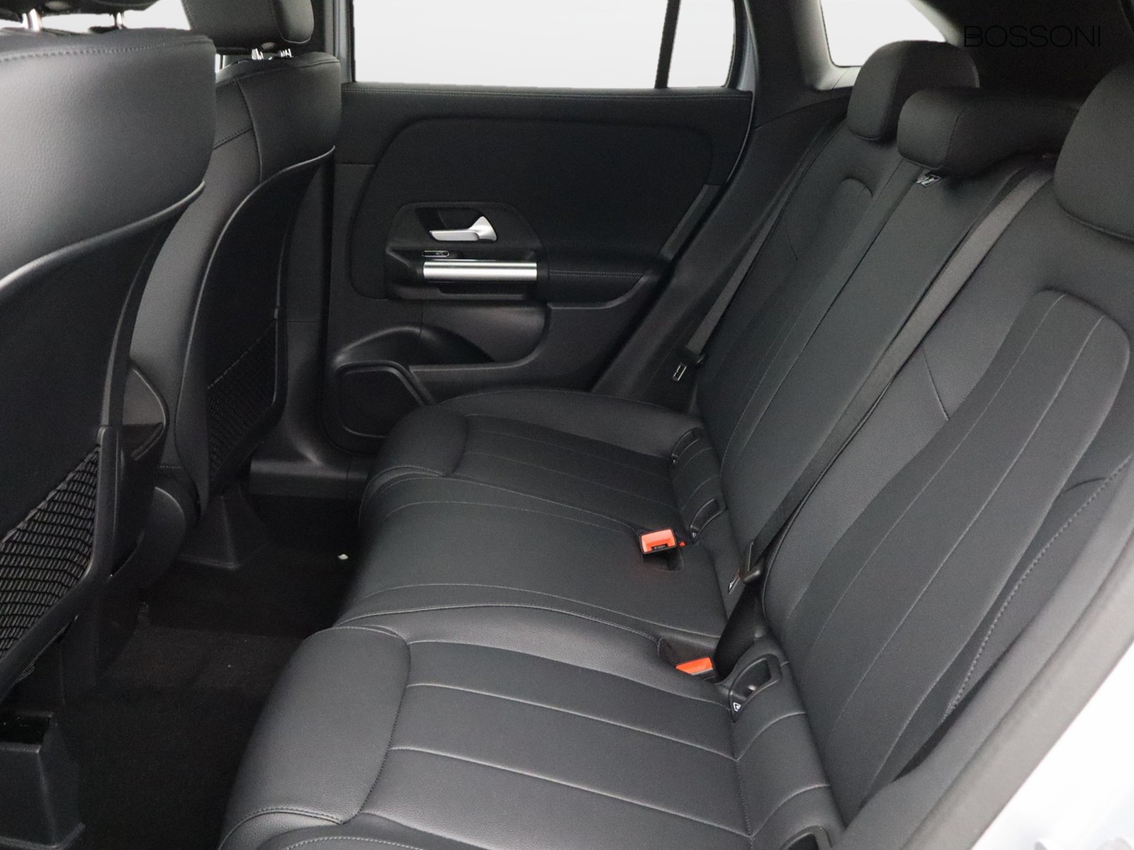 8 - Mercedes GLA 200 d progressive extra 8g-dct