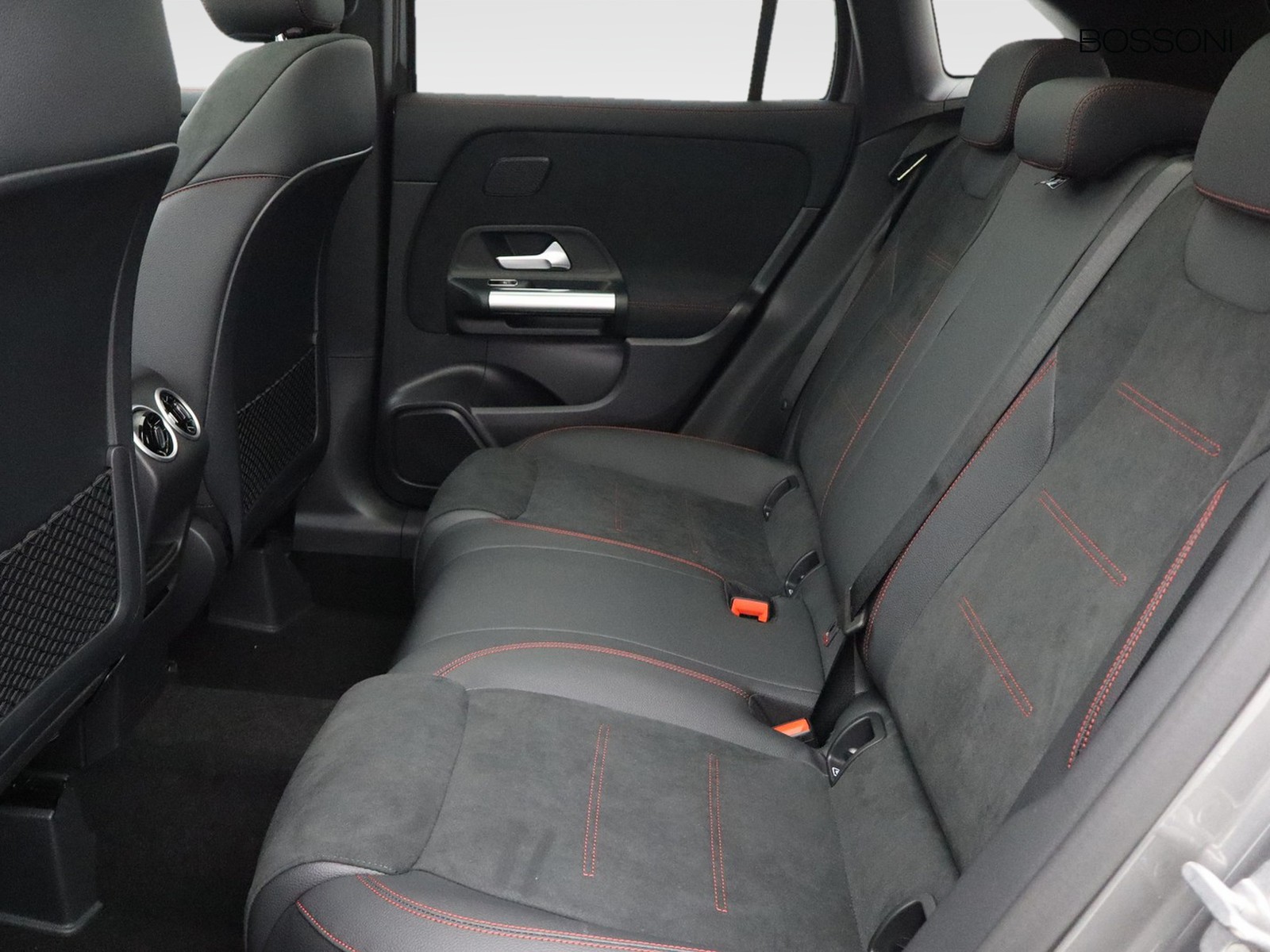 8 - Mercedes GLA 220 d amg line premium 4matic 8g-dct