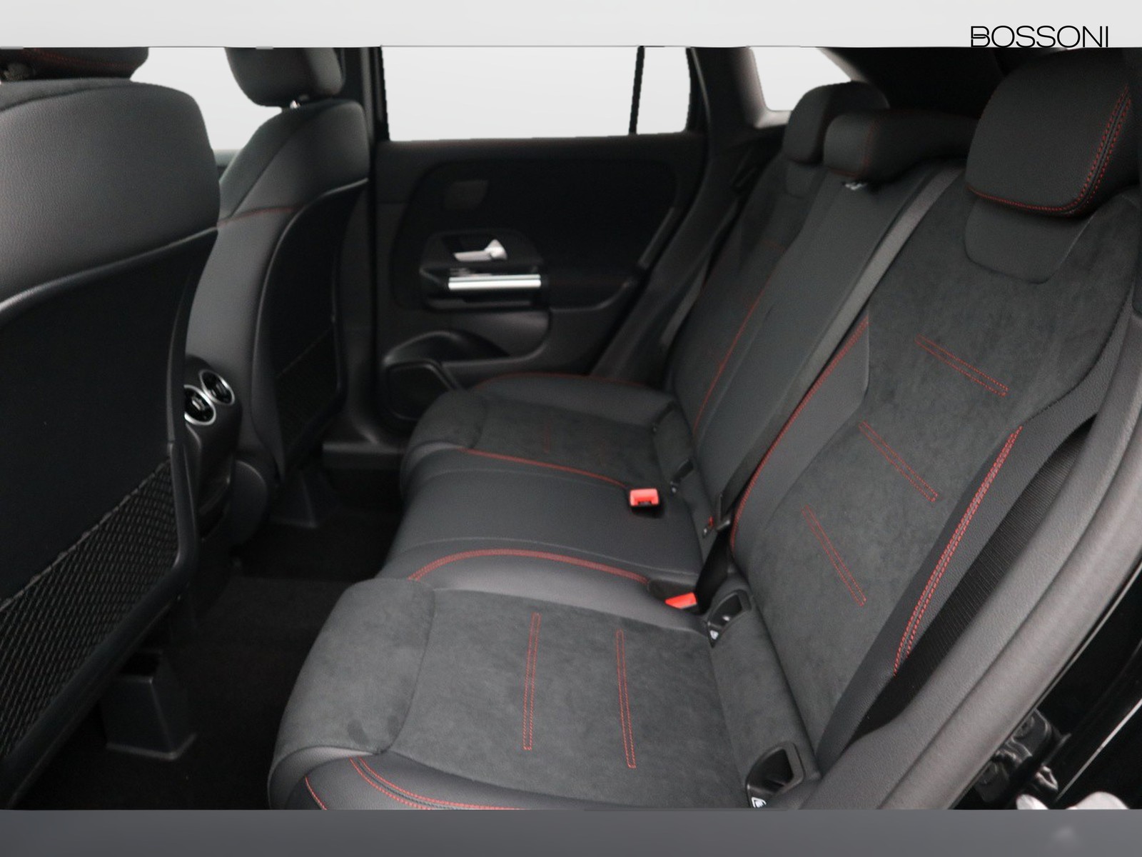 8 - Mercedes GLA 200 d amg line premium 4matic 8g-dct