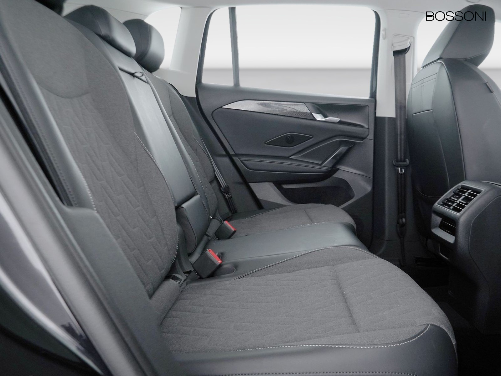 9 - Volkswagen Tiguan 2.0 tdi scr 150cv life dsg