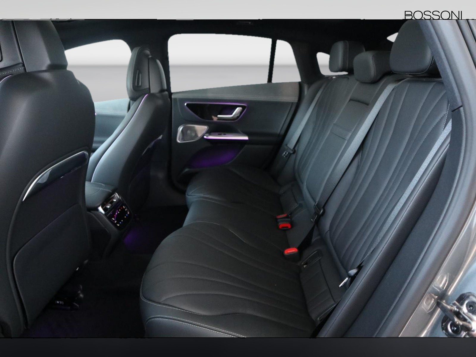 8 - Mercedes EQE 350 premium plus 4matic