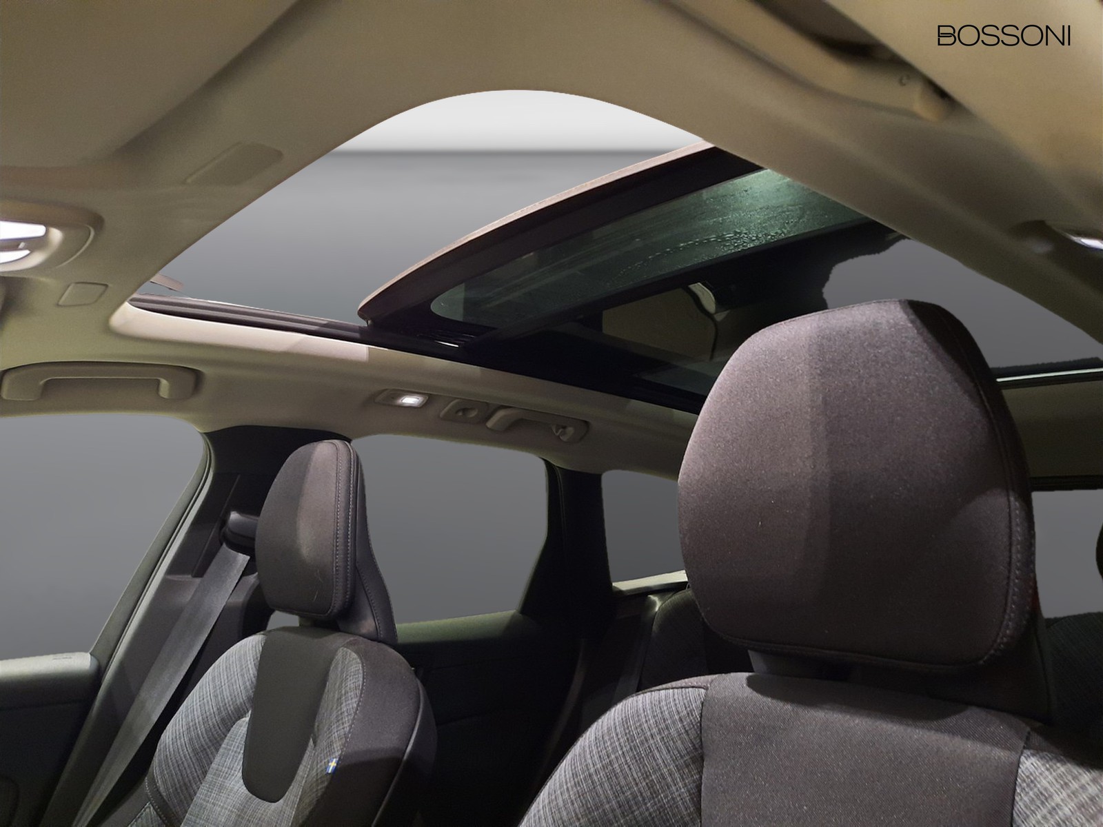 18 - Volvo XC60 2.0 b4 momentum pro automatico