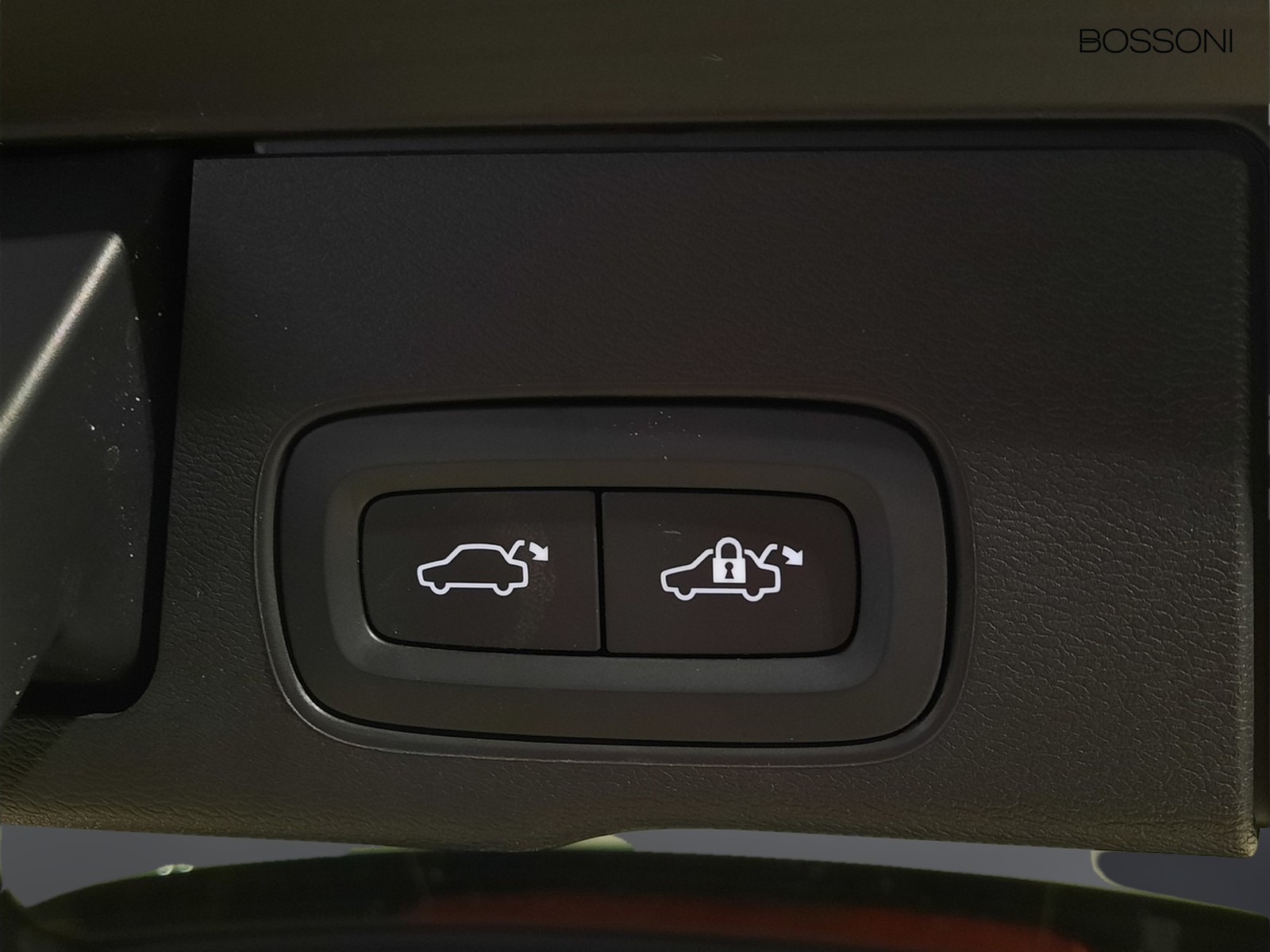 22 - Volvo XC60 2.0 b4 momentum pro automatico