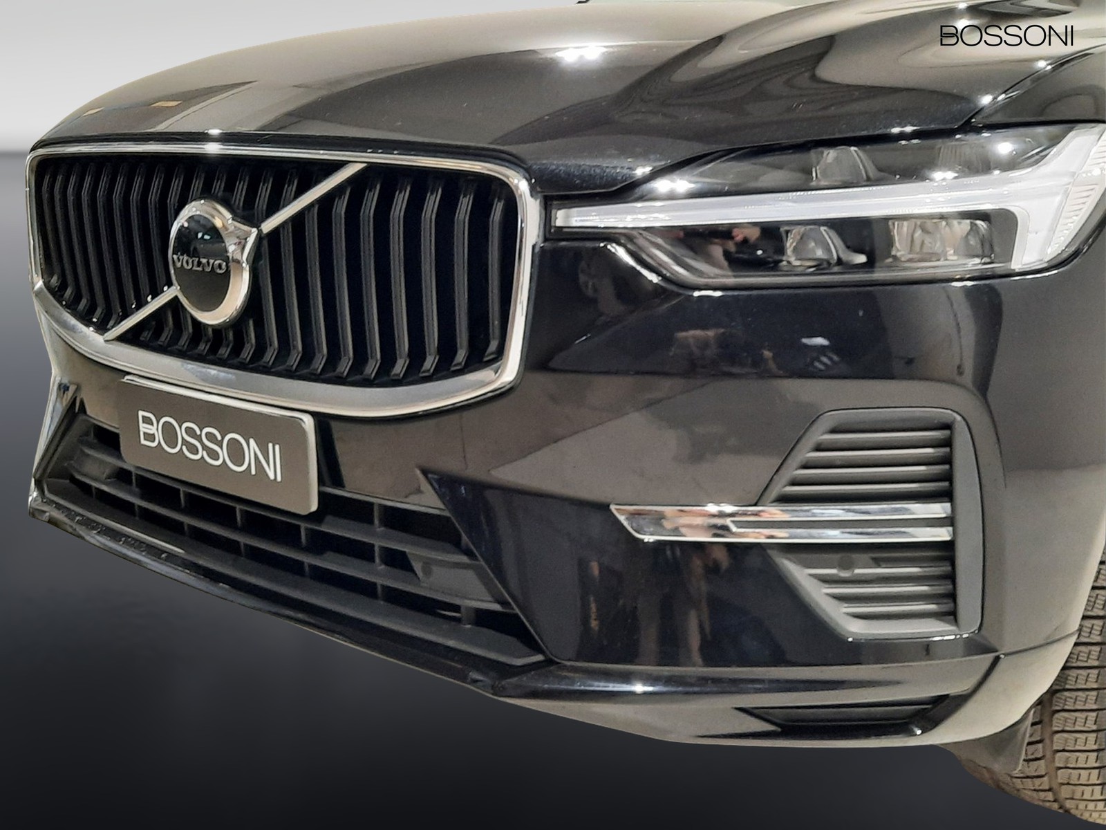27 - Volvo XC60 2.0 b4 momentum pro automatico