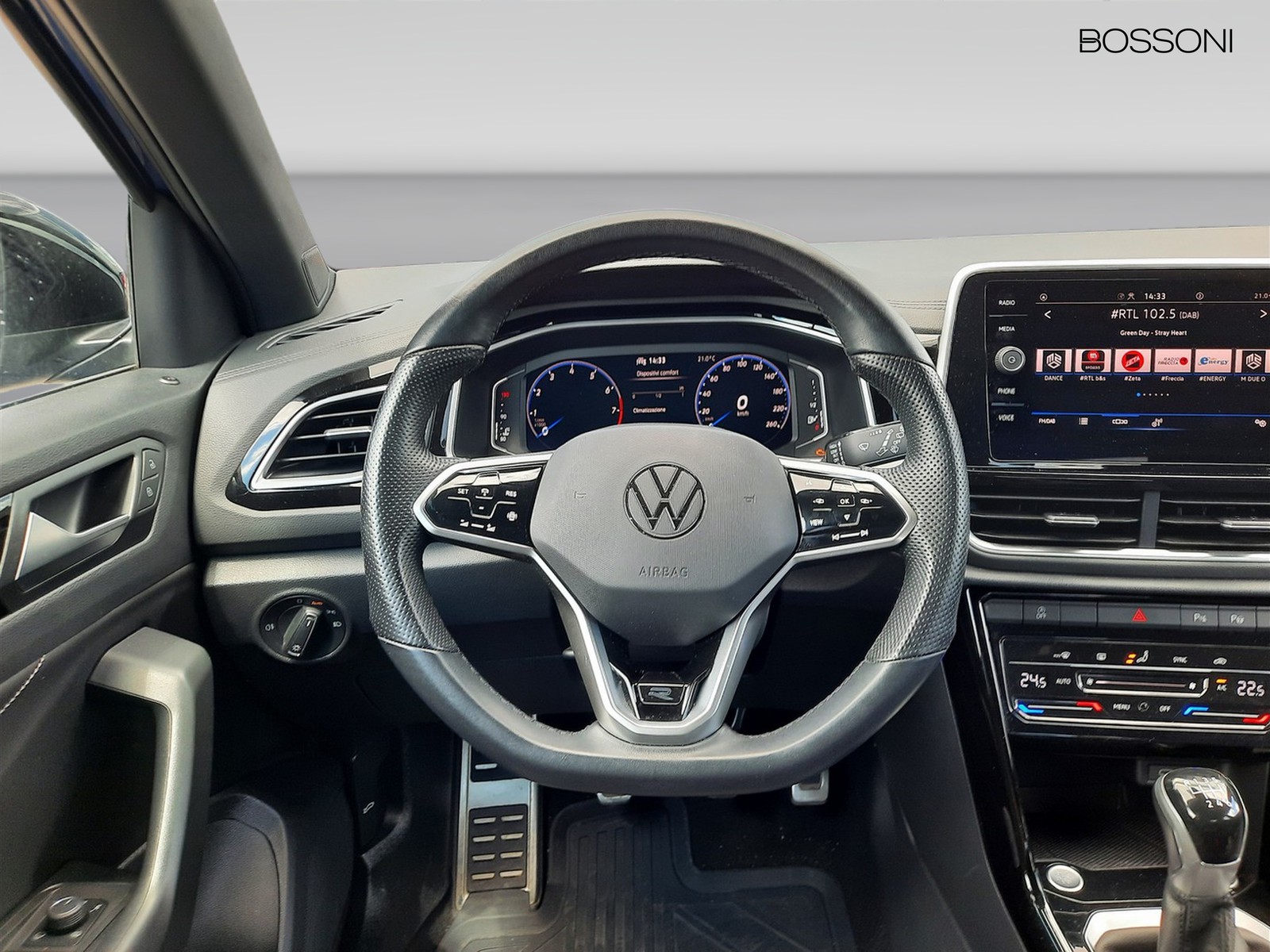 8 - Volkswagen T-Roc 1.0 tsi 110cv r line