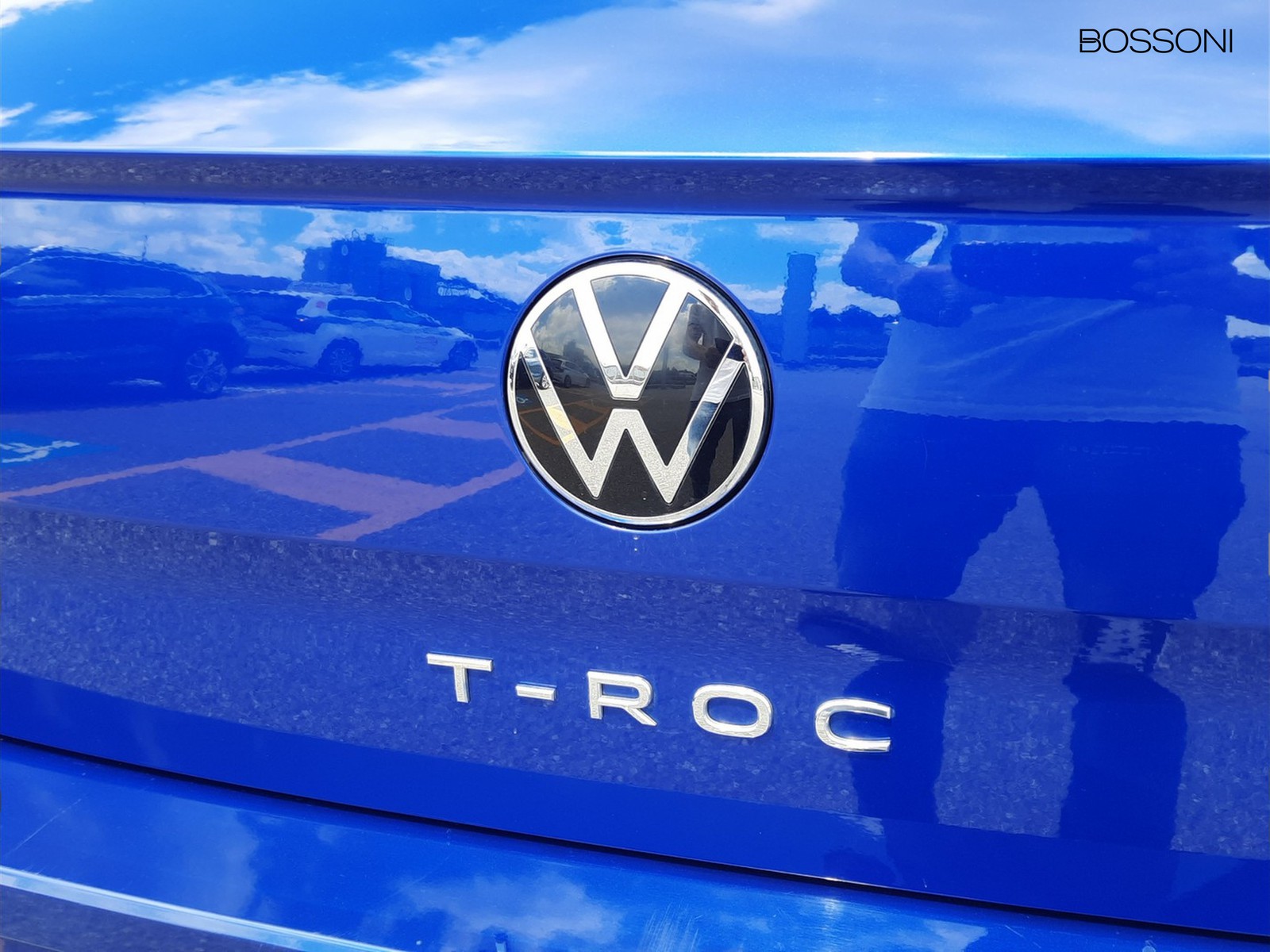 27 - Volkswagen T-Roc 1.0 tsi 110cv r line