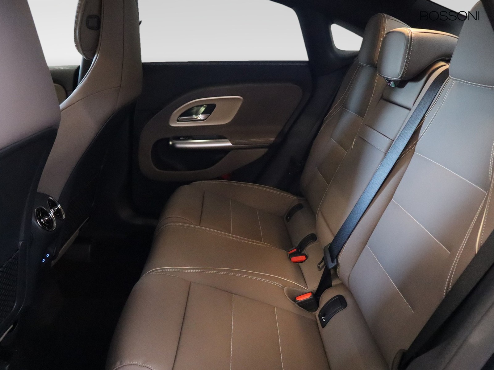 8 - Mercedes CLA 200 premium auto