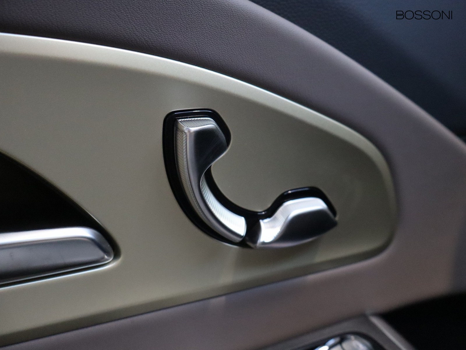 16 - Mercedes CLA 200 premium auto