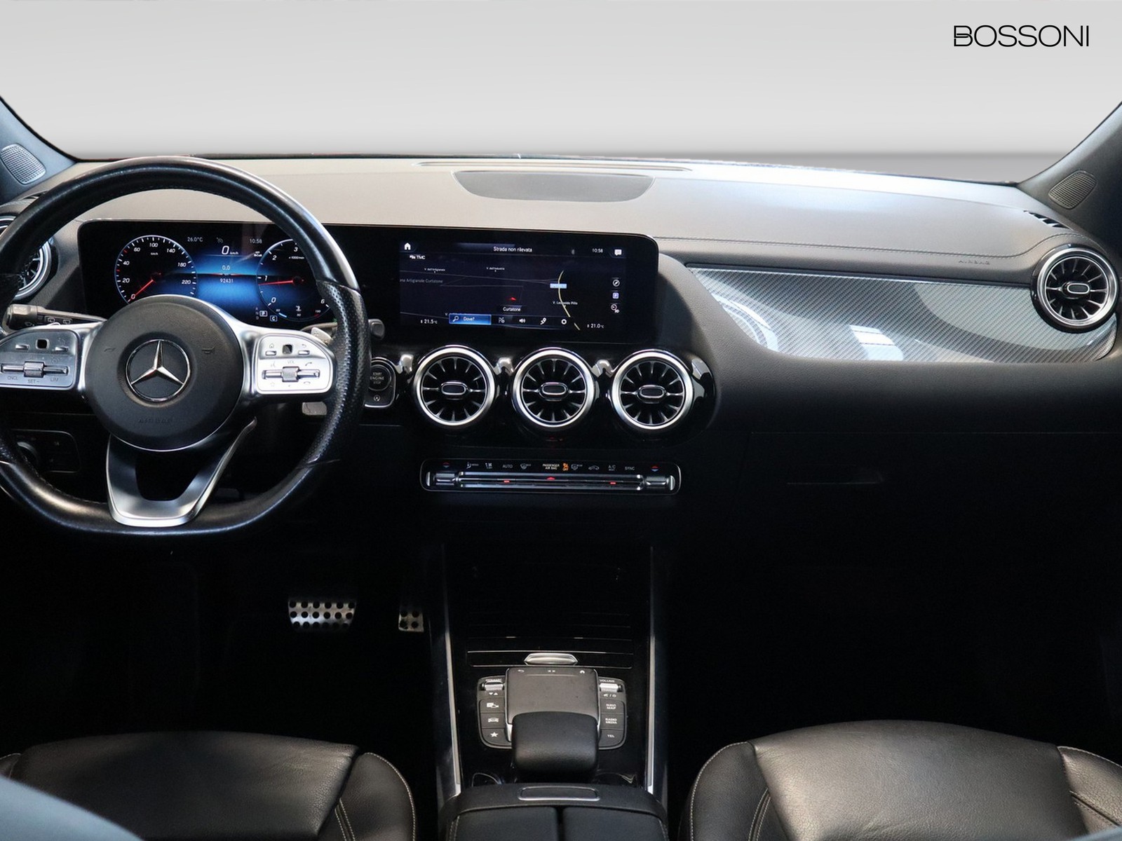 12 - Mercedes GLA 200 d premium 8g-dct