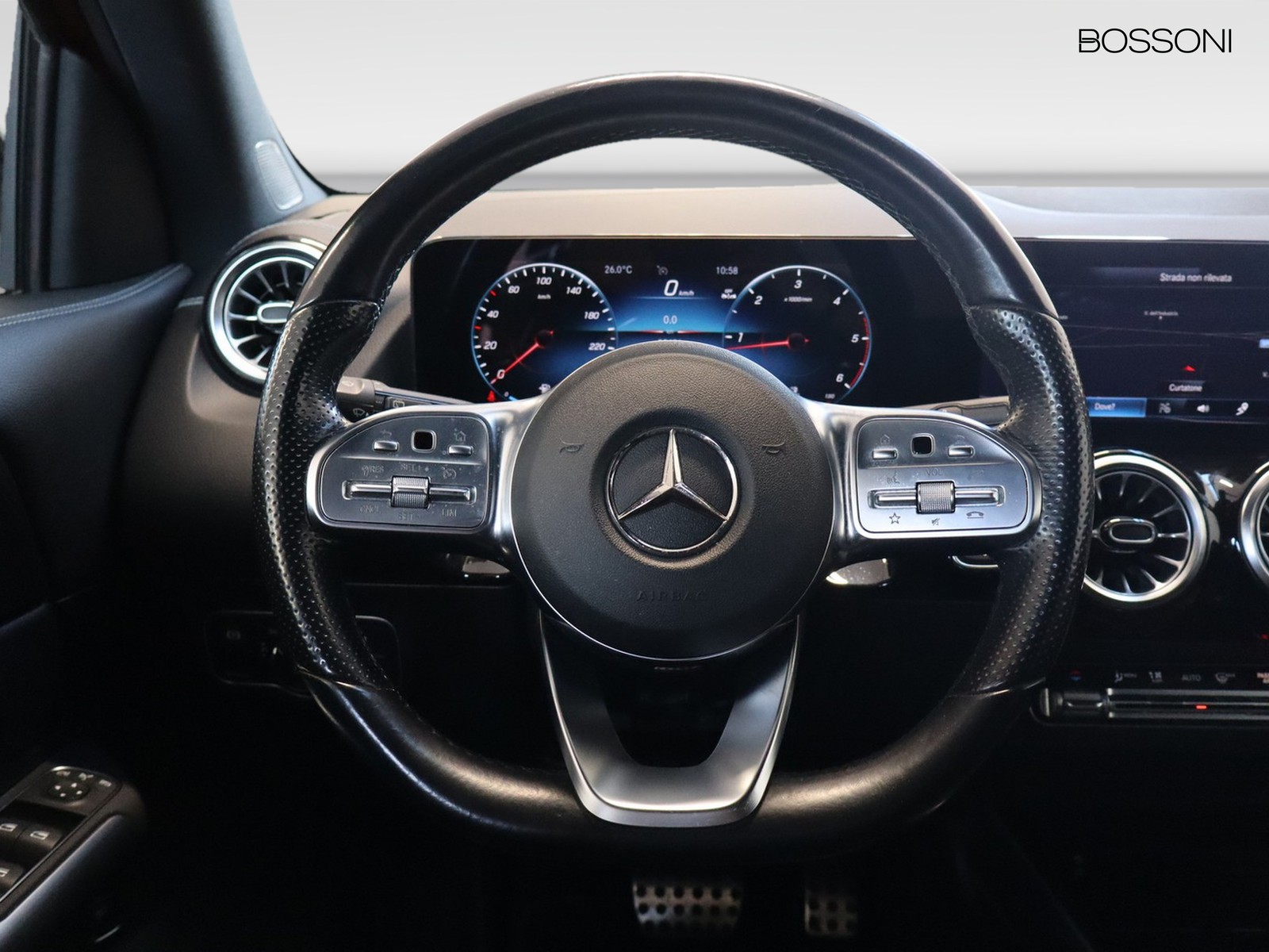 16 - Mercedes GLA 200 d premium 8g-dct