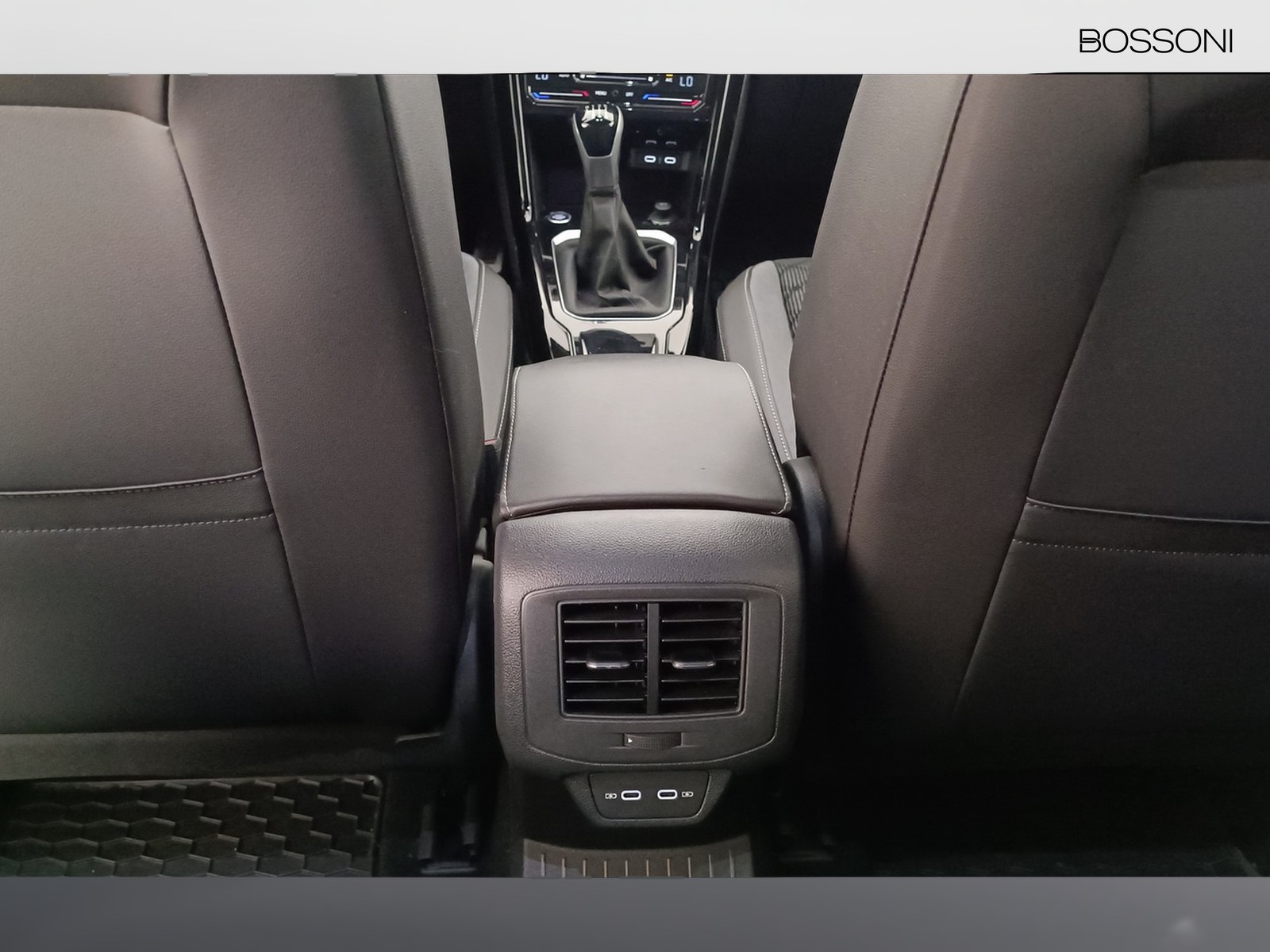22 - Volkswagen T-Roc 1.5 tsi act r line