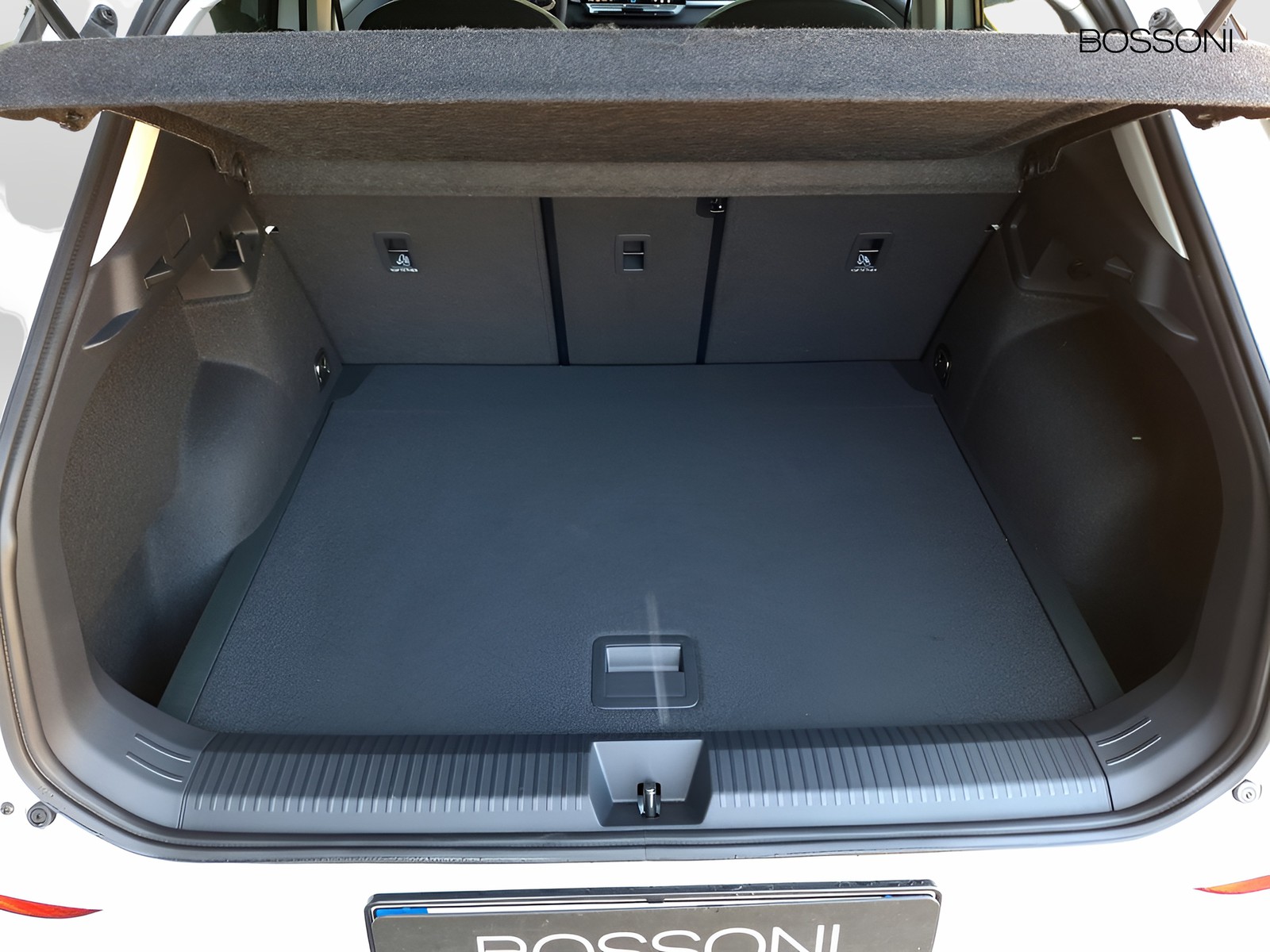 6 - Volkswagen T-Roc 1.5 etsi act 150cv life dsg