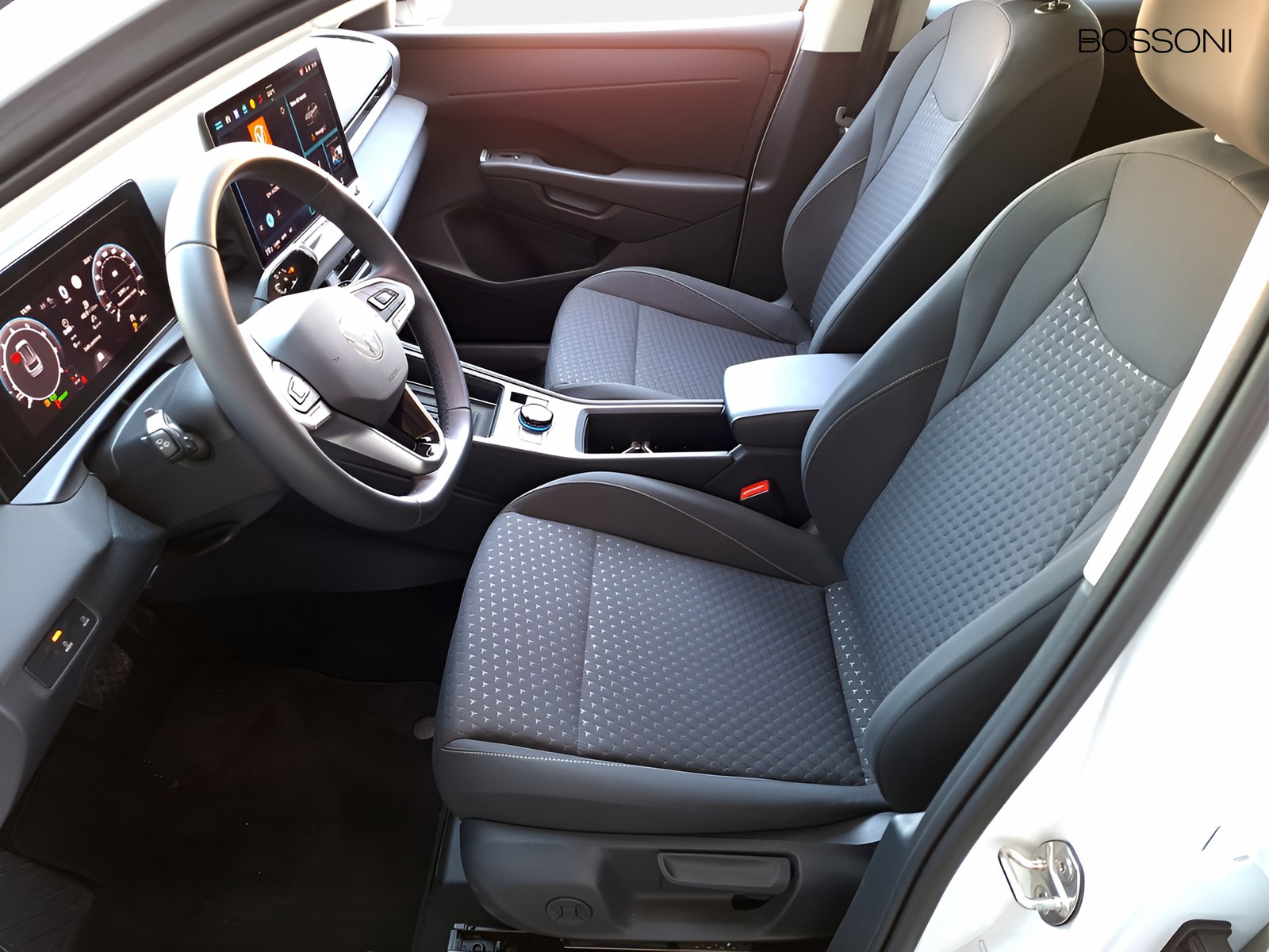 11 - Volkswagen T-Roc 1.5 etsi act 150cv life dsg
