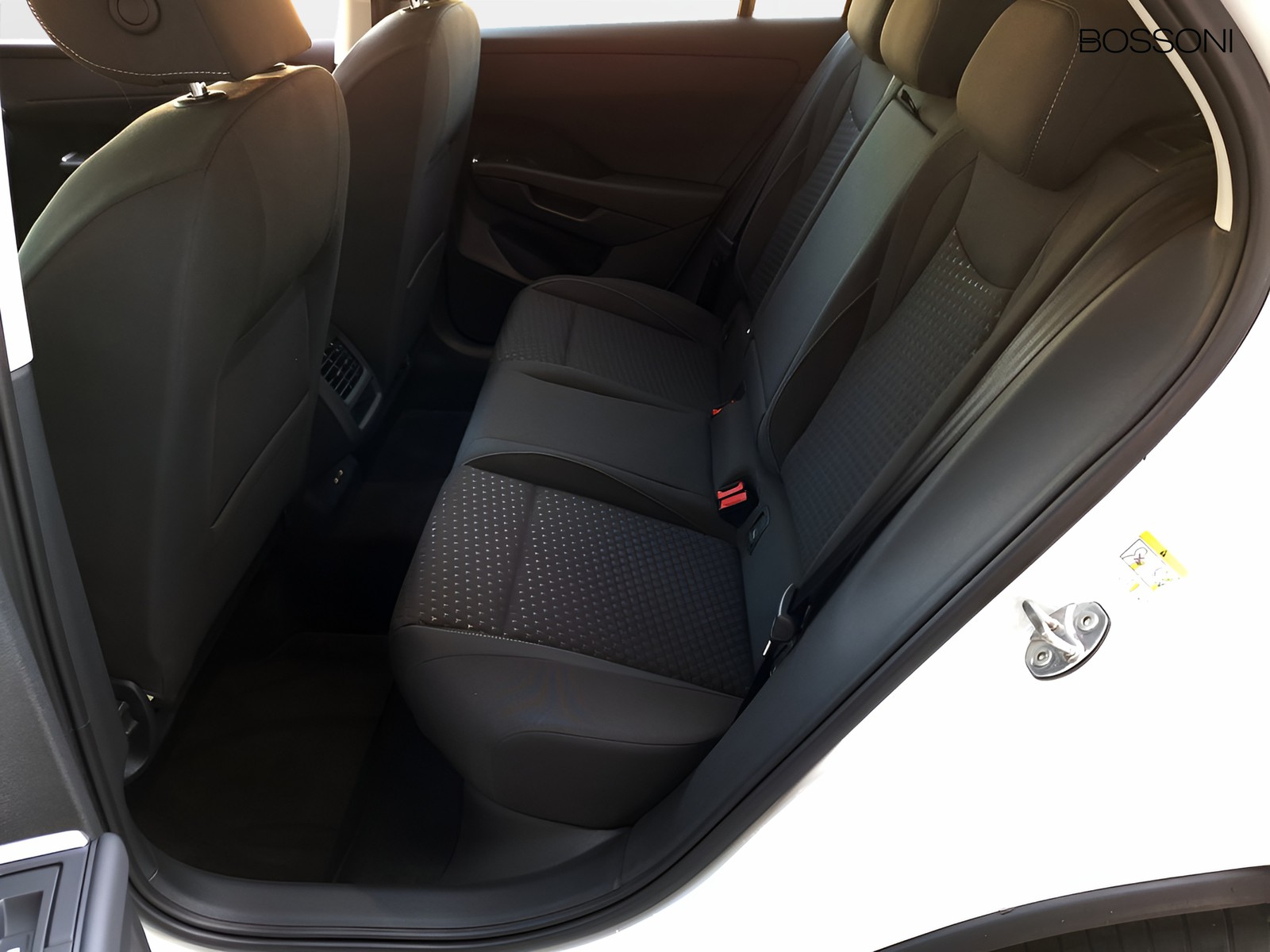 12 - Volkswagen T-Roc 1.5 etsi act 150cv life dsg