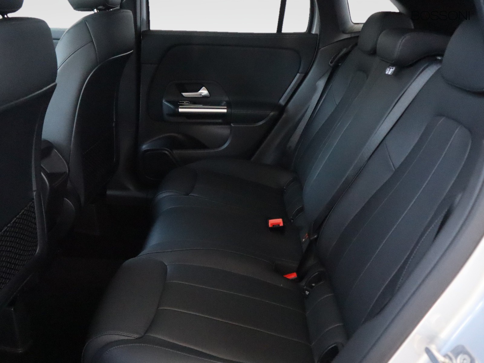 8 - Mercedes GLA 200 d progressive extra 8g-dct