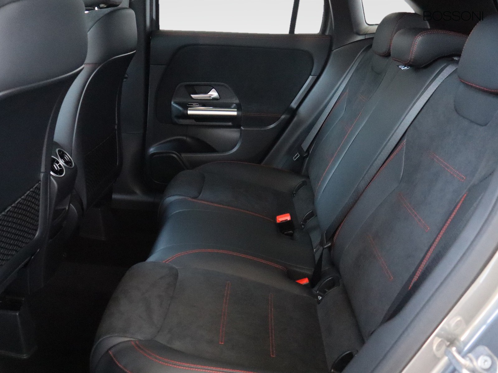8 - Mercedes GLA 200 d amg line extra 8g-dct