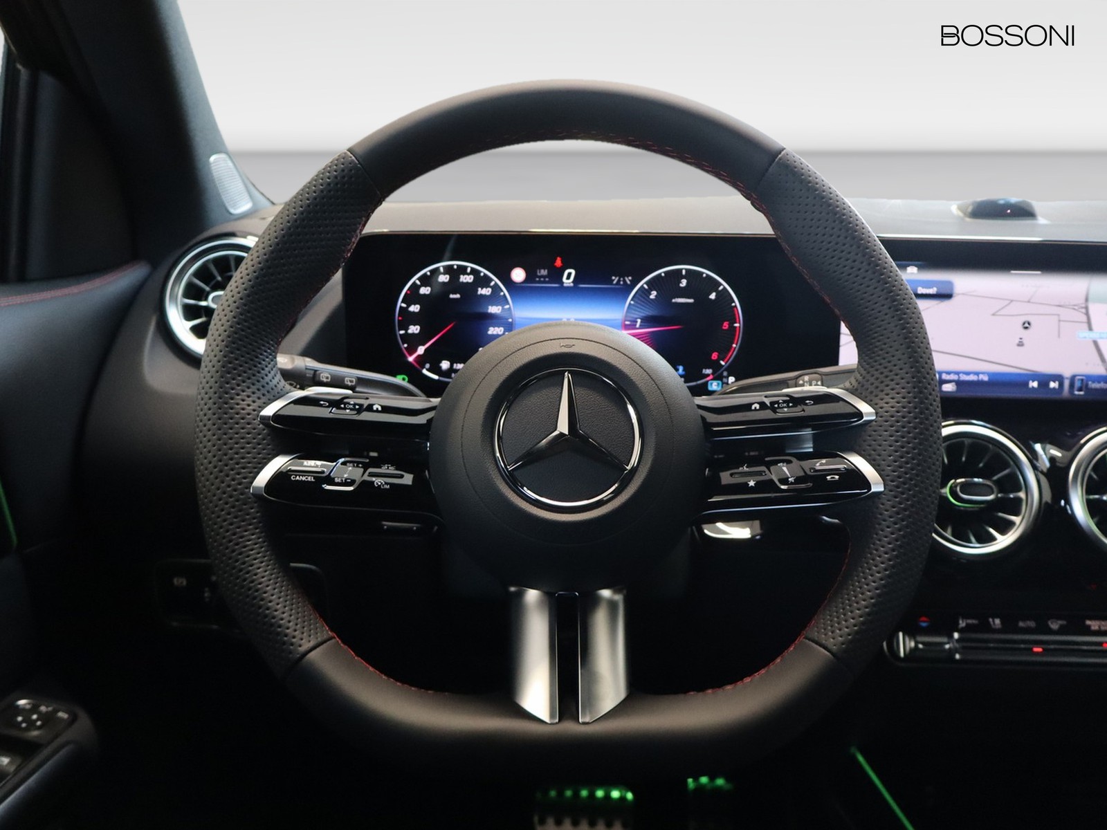 17 - Mercedes GLA 200 d amg line extra 8g-dct