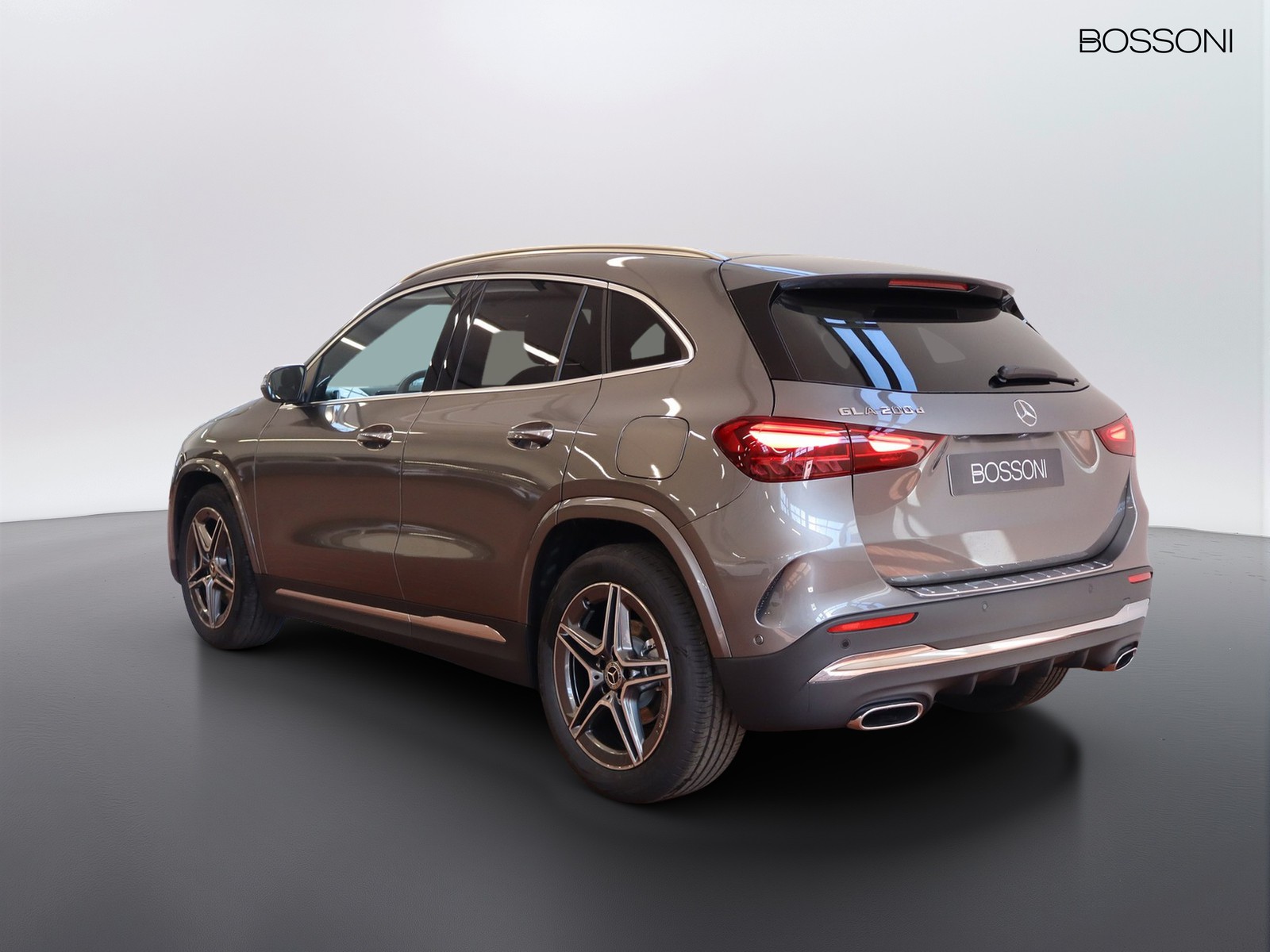 5 - Mercedes GLA 200 d amg line extra 8g-dct