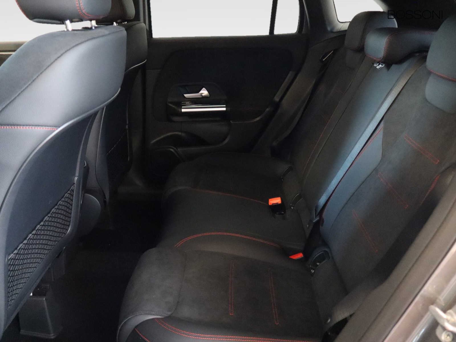 8 - Mercedes GLA 200 d amg line extra 8g-dct