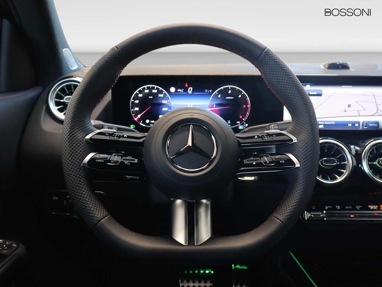 17 - Mercedes GLA 200 d amg line extra 8g-dct