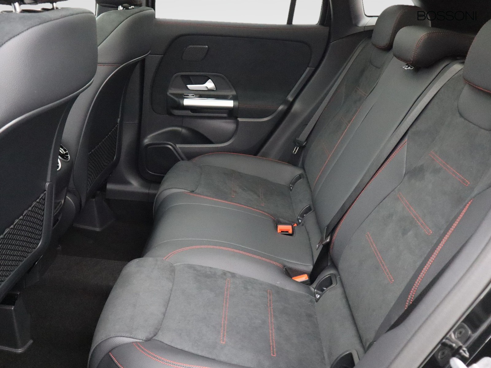8 - Mercedes GLA 220 d amg line premium 4matic 8g-dct