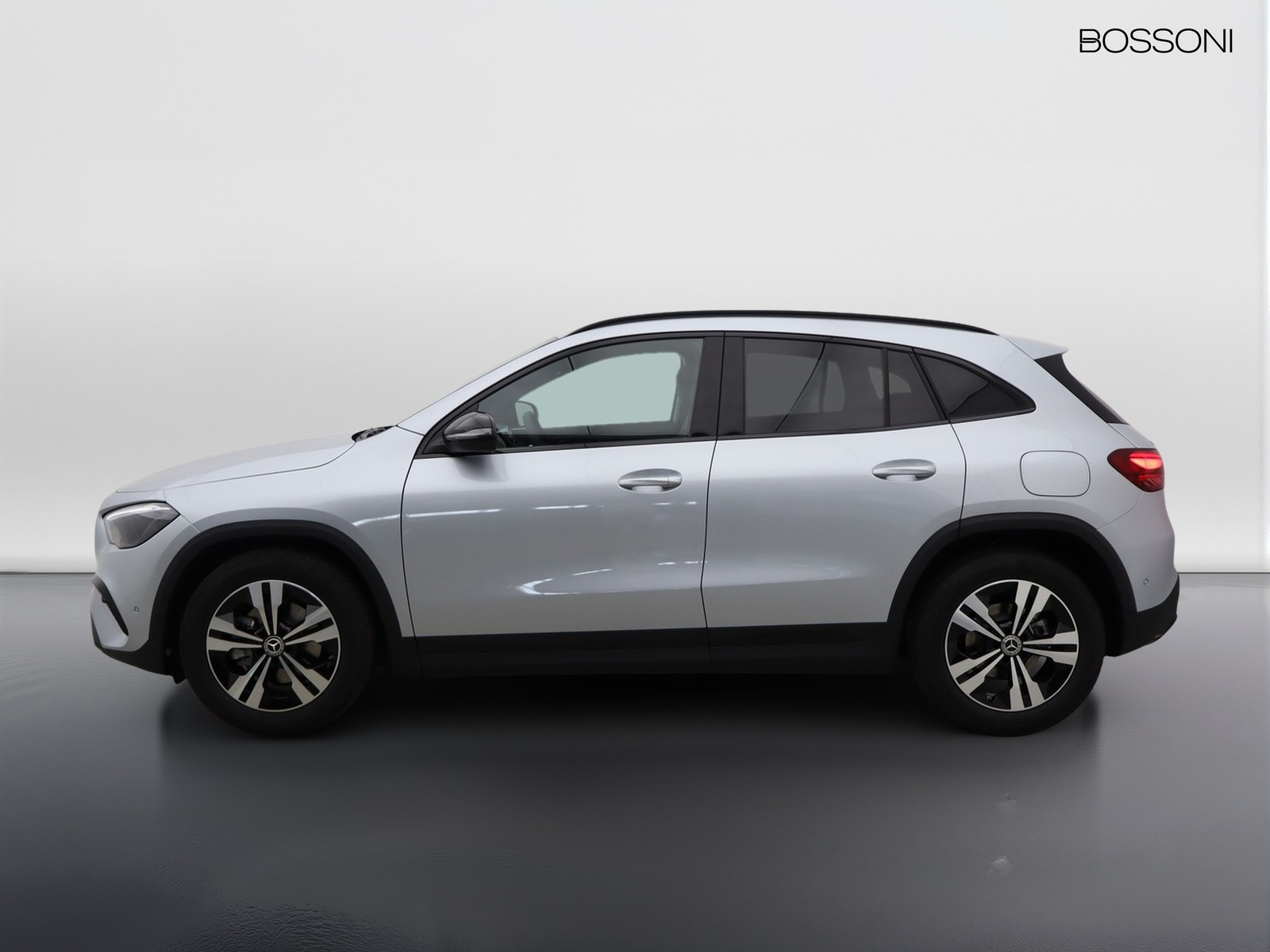 3 - Mercedes GLA 200 d progressive extra 8g-dct