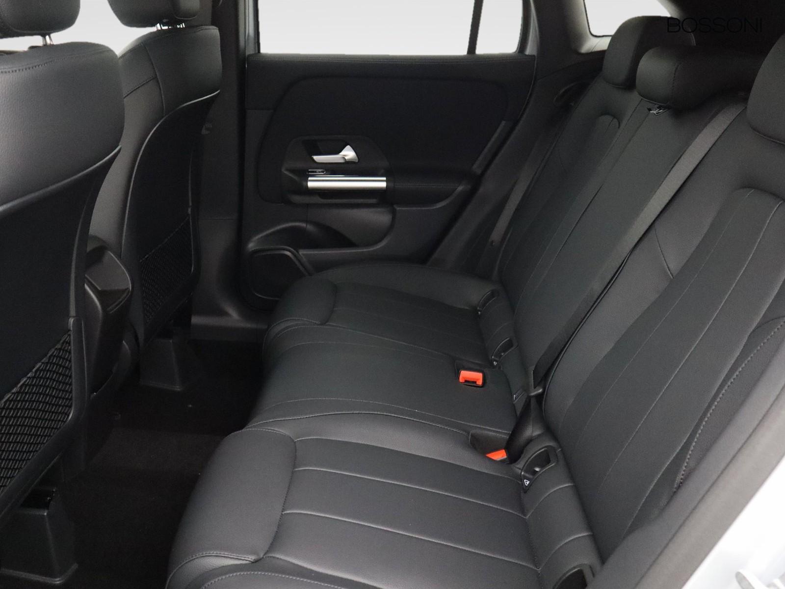 8 - Mercedes GLA 200 d progressive extra 8g-dct