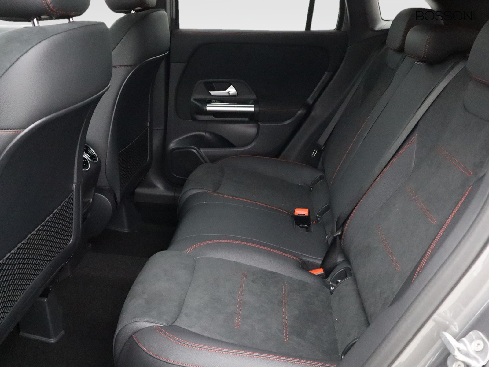 8 - Mercedes GLA 200 d amg line extra 8g-dct