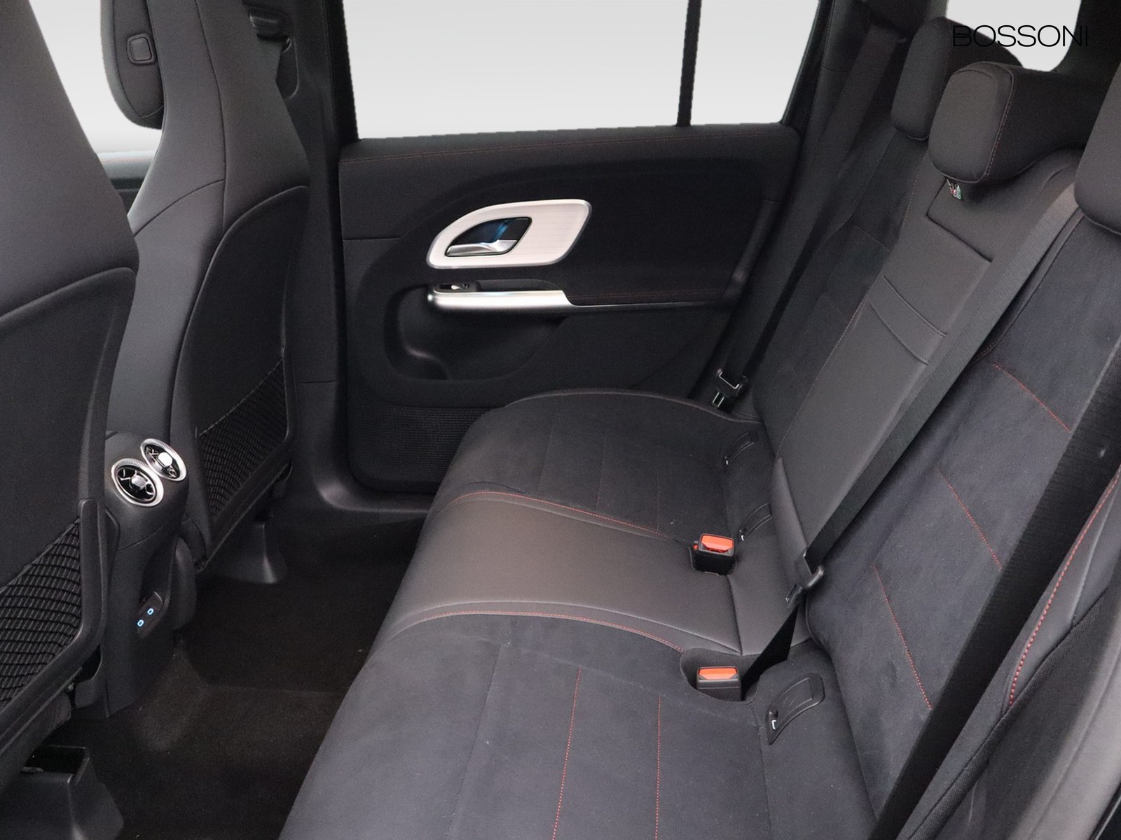 8 - Mercedes GLB 200 advanced plus 4matic 8g-edct