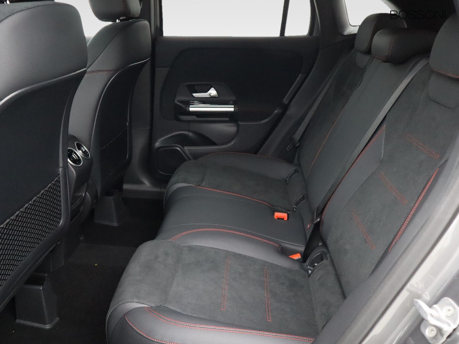 8 - Mercedes GLA 200 d amg line extra 8g-dct