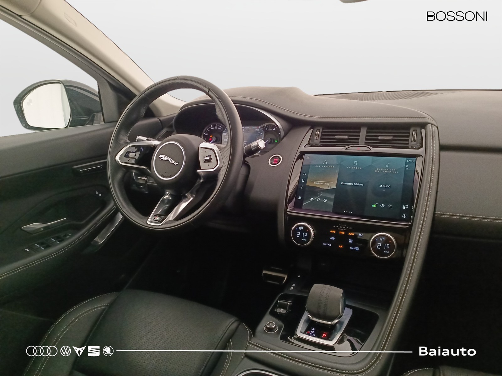 8 - Jaguar E-Pace 2.0 i4 200cv r-dynamic s awd auto