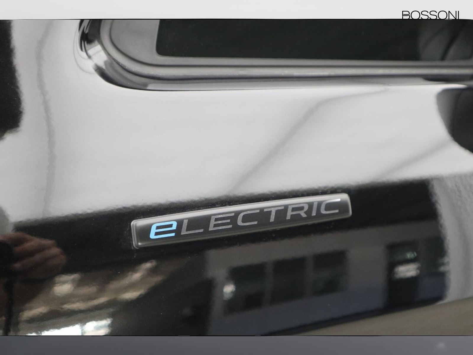 17 - Mercedes Vans Vito etourer 129 long 90kwh